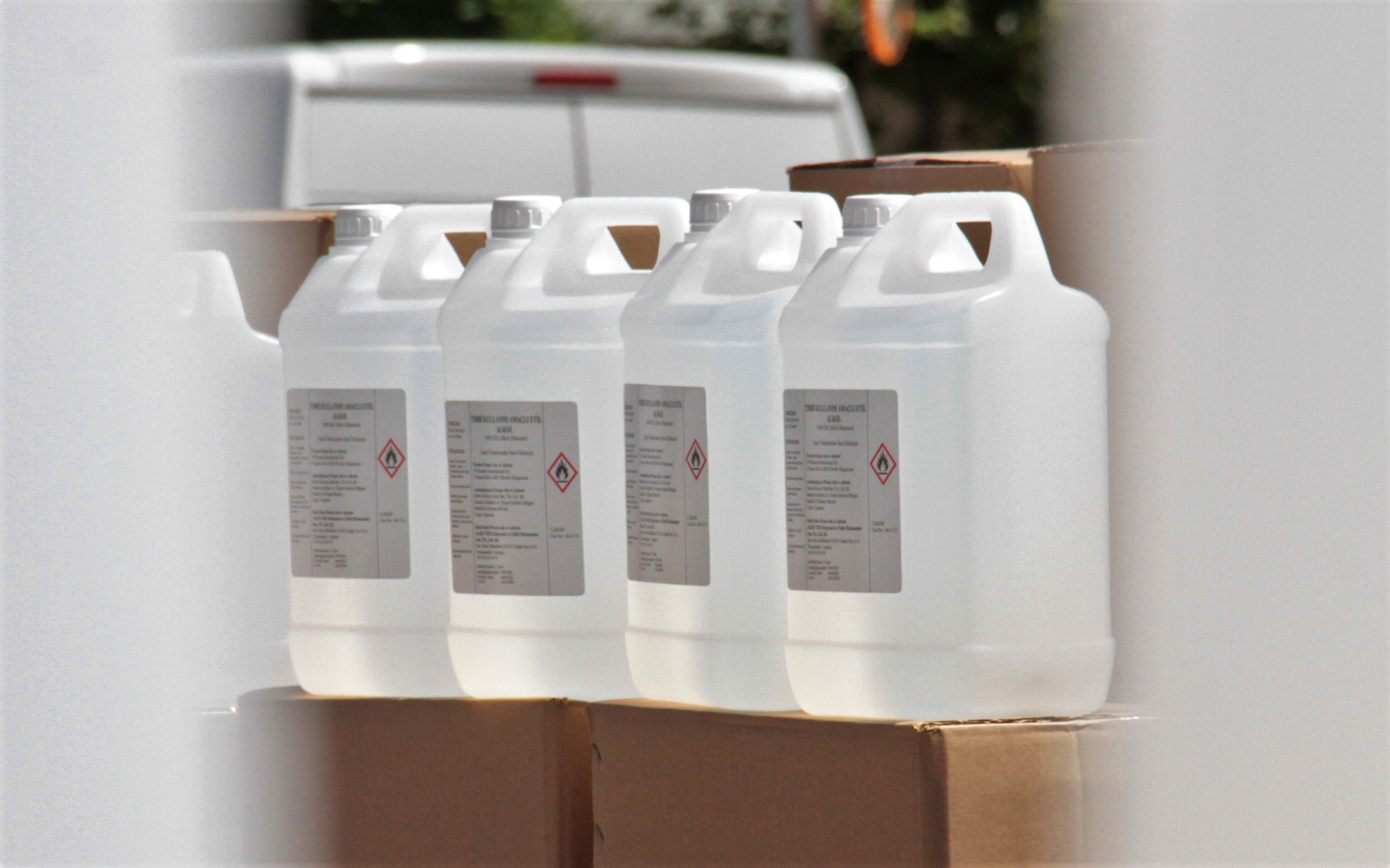 Bayram öncesi sahte alkol operasyonu: 12 bin litre kaçak etil alkol ele geçirildi