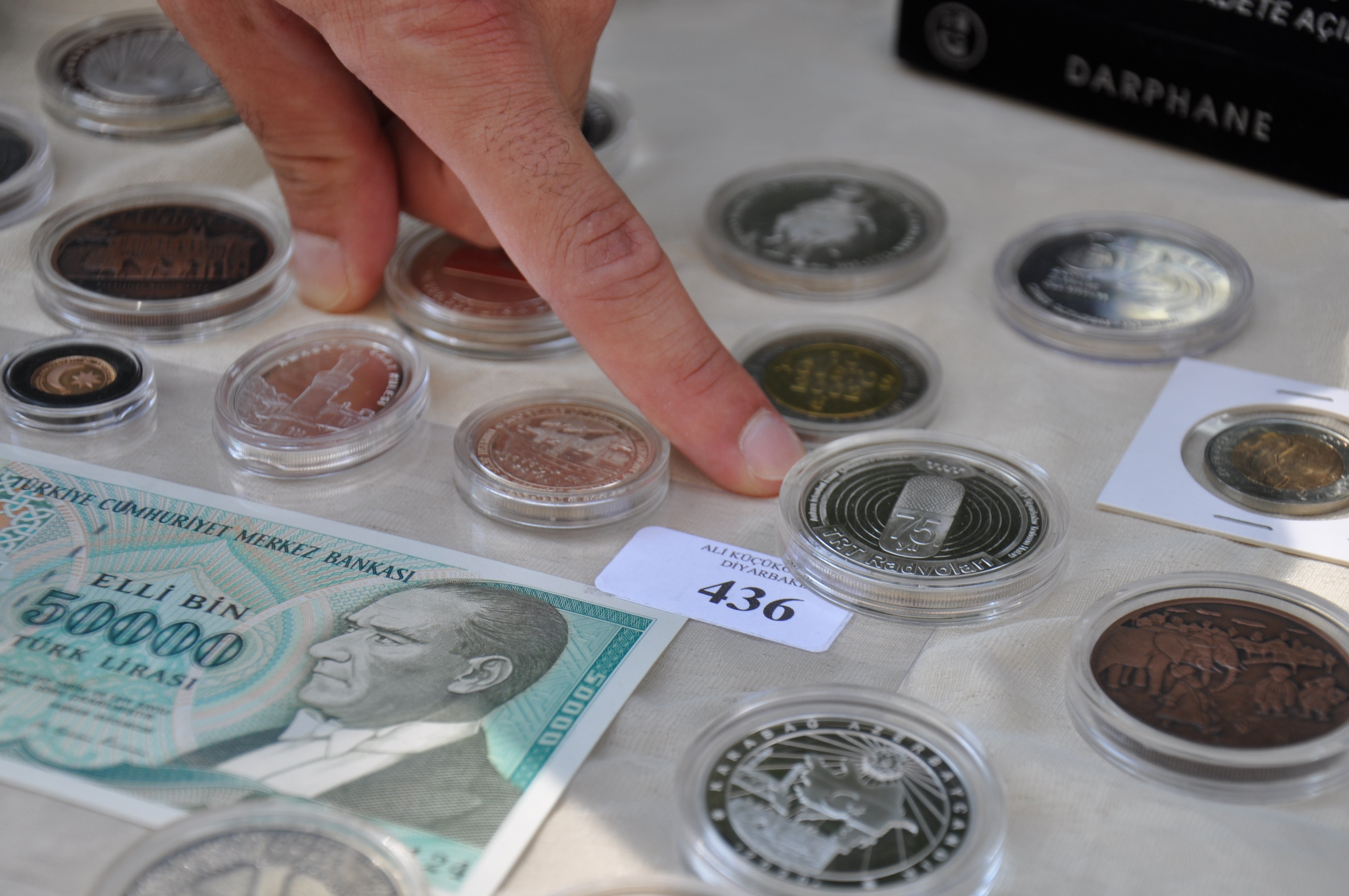 Kadıköylü koleksiyoner, çocukluğundan beri para biriktiriyor