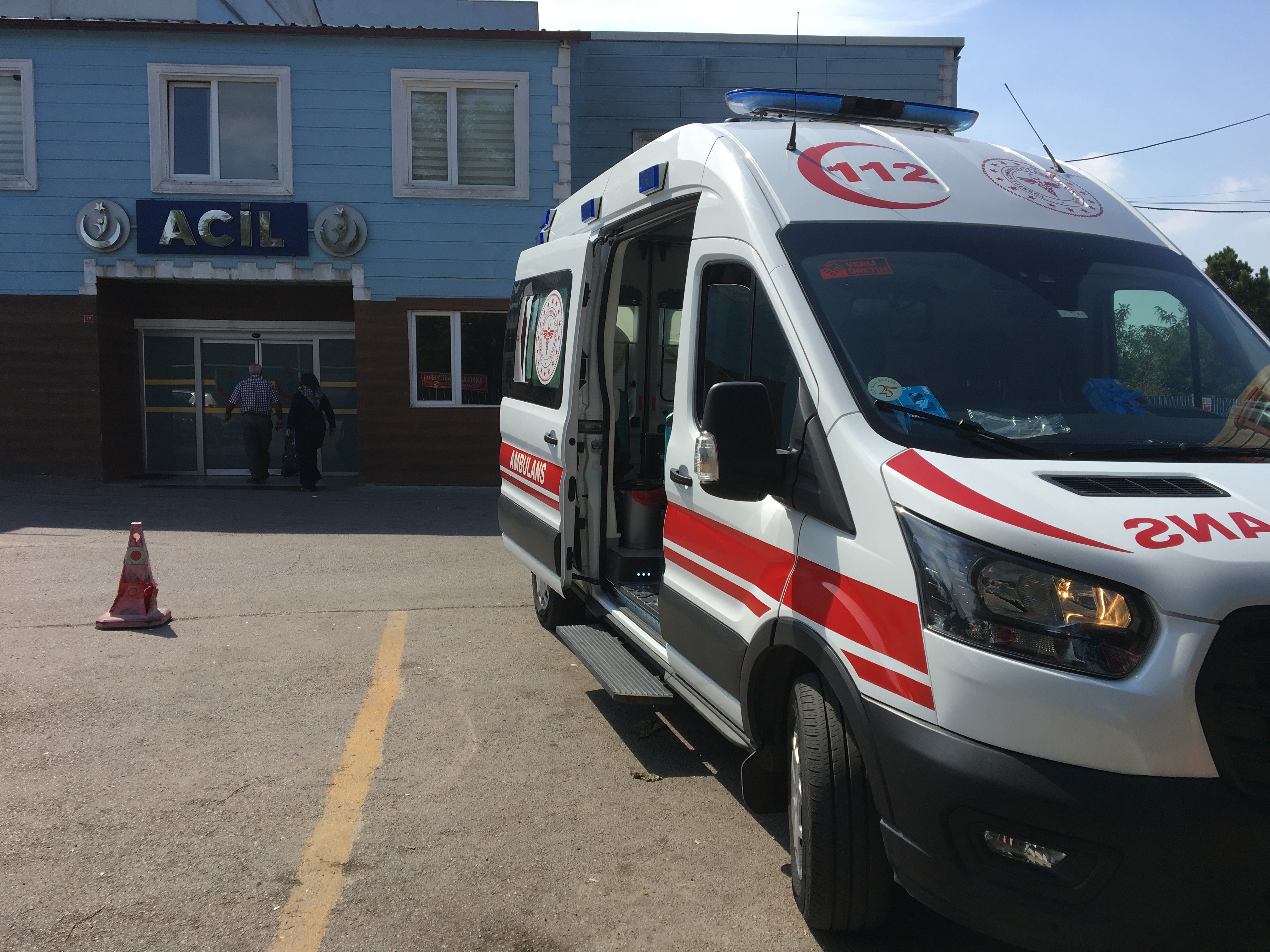 Anahtarlık silahla oynarken oğlunu göğsünden vurdu