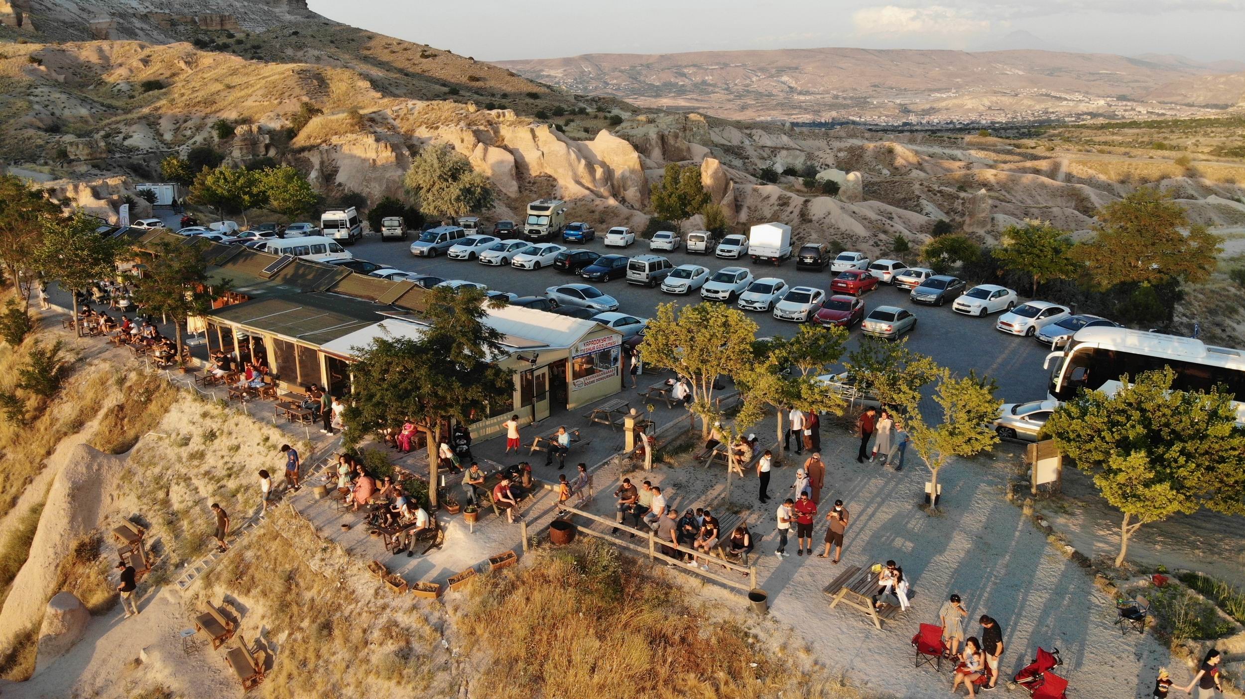 Her gün binlerce kişi günbatımını izlemek için Kapadokya'ya akın ediyor