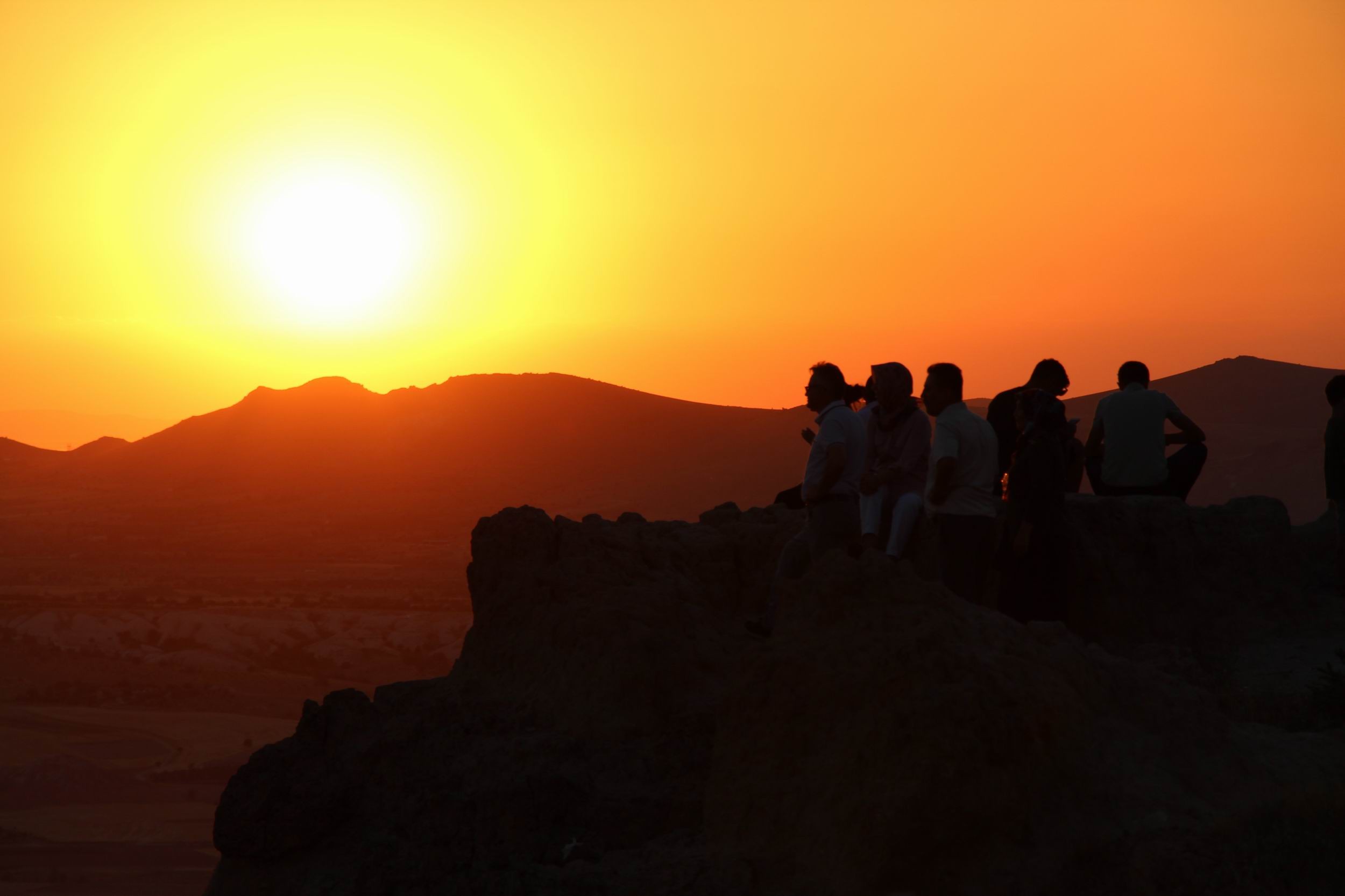 Her gün binlerce kişi günbatımını izlemek için Kapadokya'ya akın ediyor