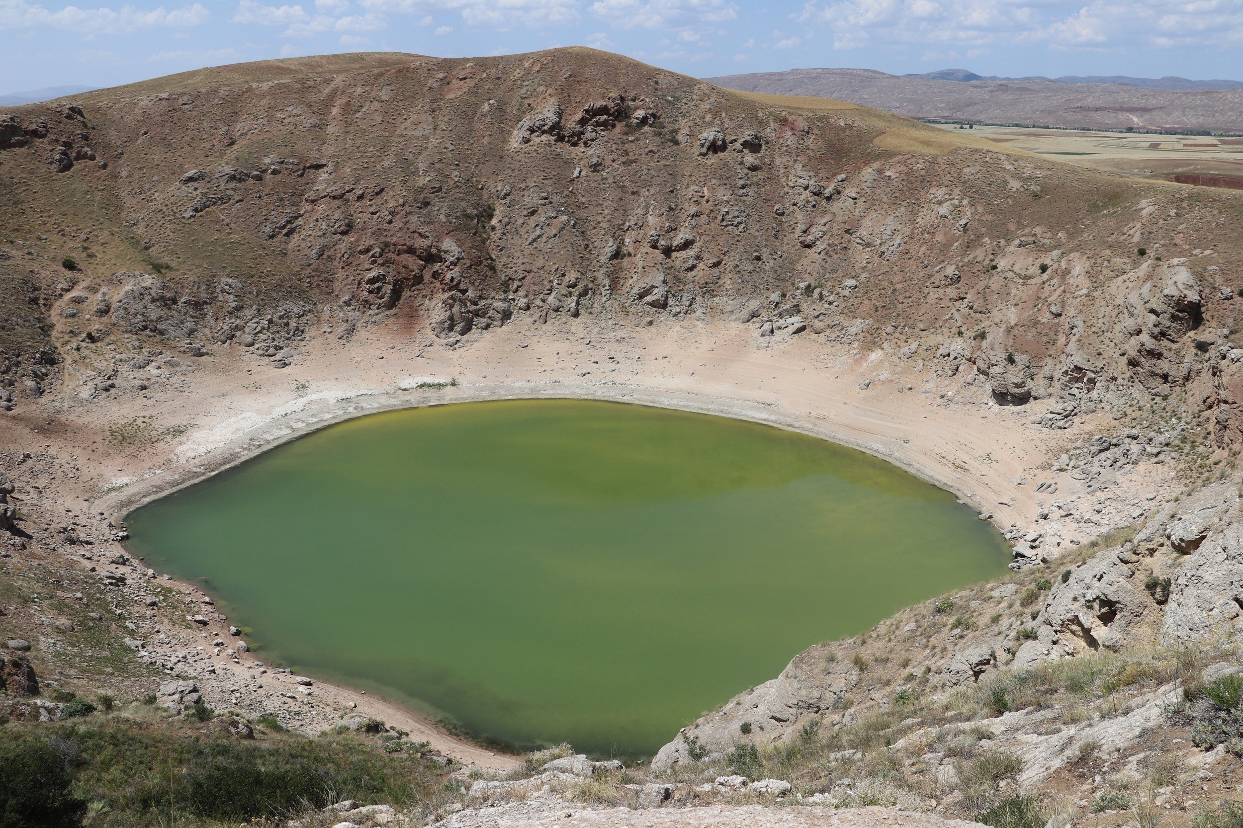 Kuraklık gölün rengini değiştirdi