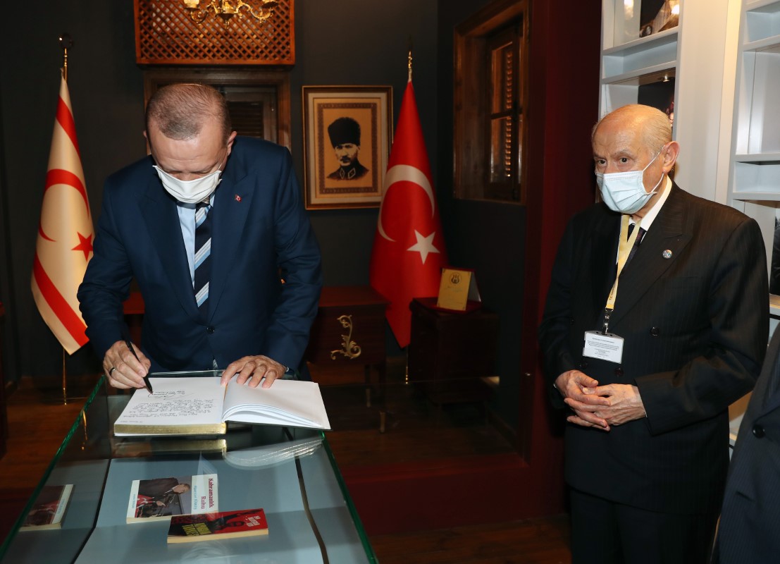 Erdoğan ve Bahçeli, Alparslan Türkeş’in evini ziyaret etti