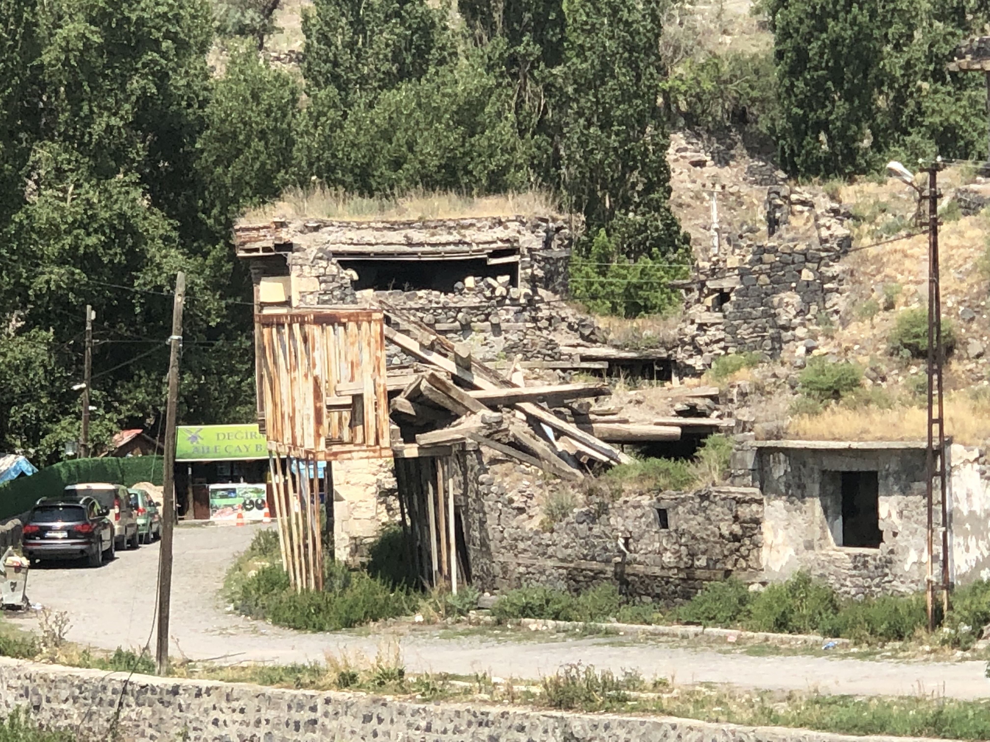 Tarihi Kars Evleri tamamen yıkıldı