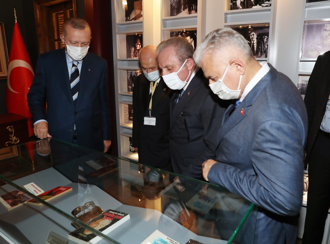 Erdoğan ve Bahçeli, Alparslan Türkeş’in evini ziyaret etti