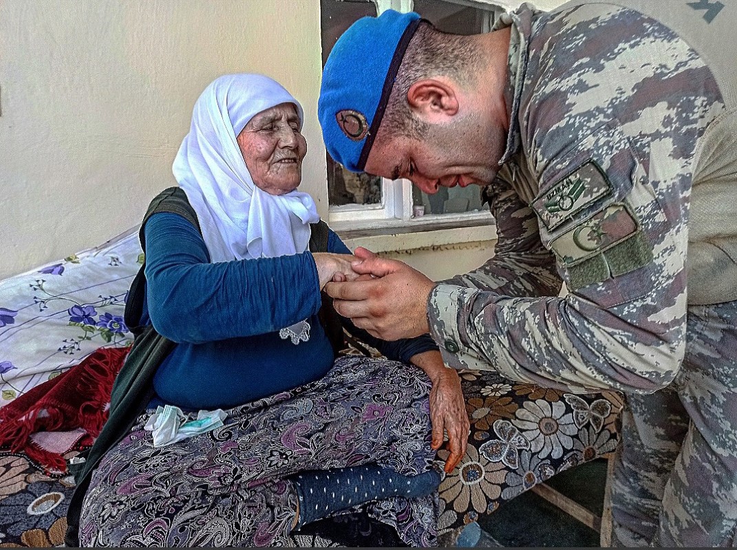 Mehmetçik Meryem nineyi unutmadı