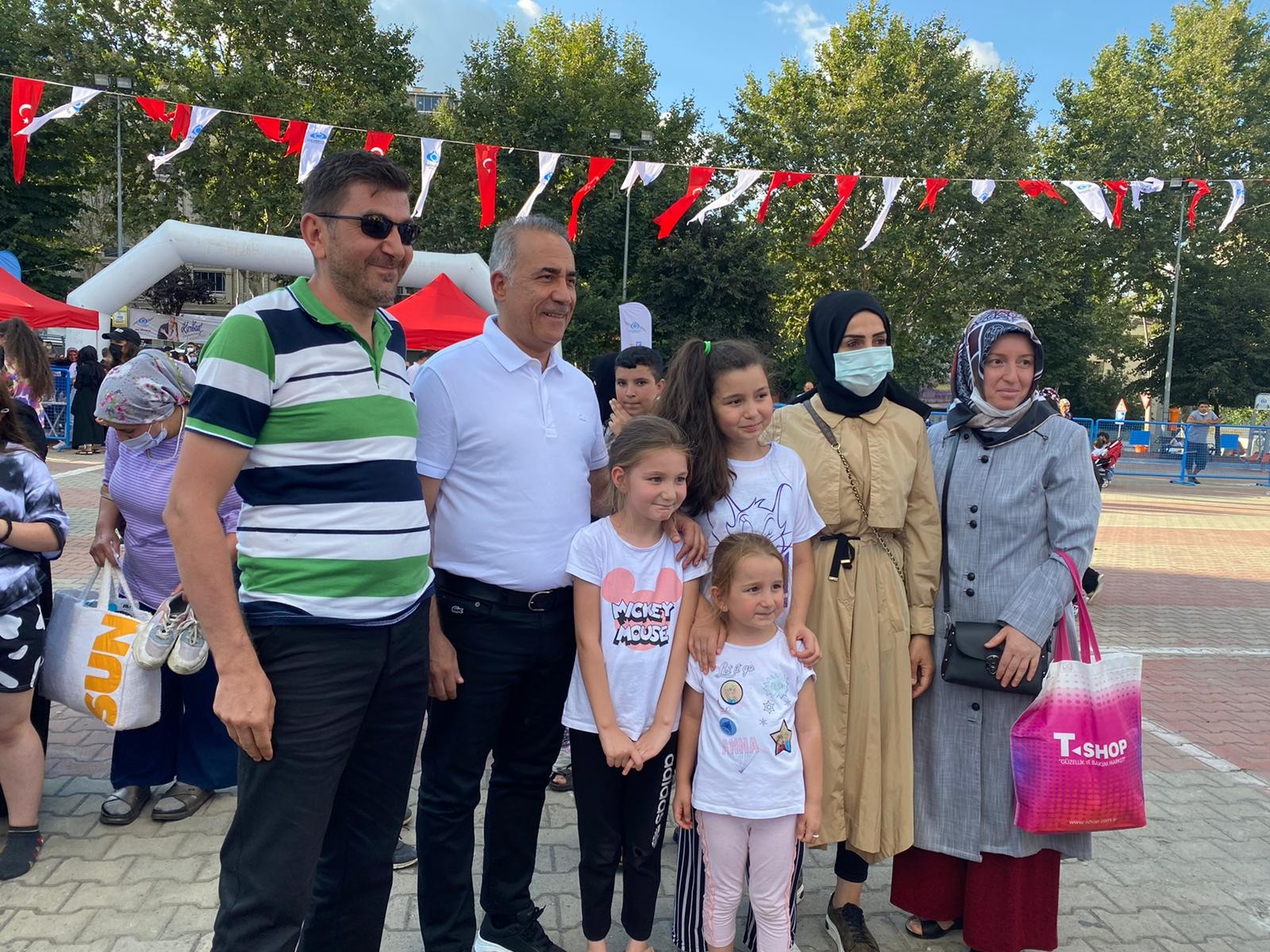 Sultangazili çocuklar bayramda eğlenceye doyuyor