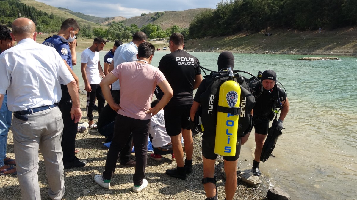 Bursa’da 3 çocuğunu kurtarmak için suya giren baba suda boğularak can verdi