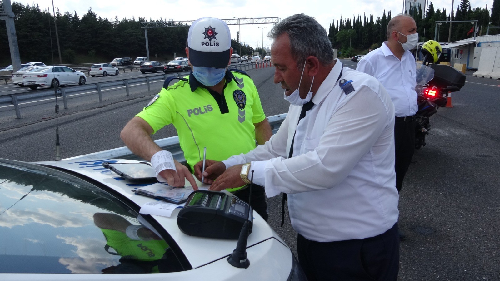 İstanbul'da helikopter destekli trafik denetimi havadan görüntülendi