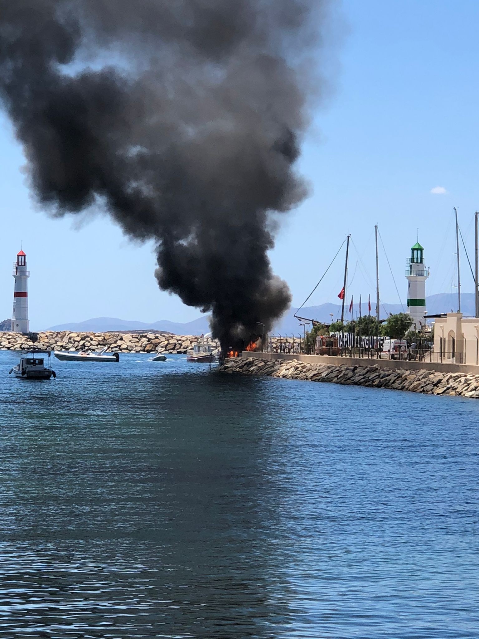 Milyon dolarlık yat küle döndü