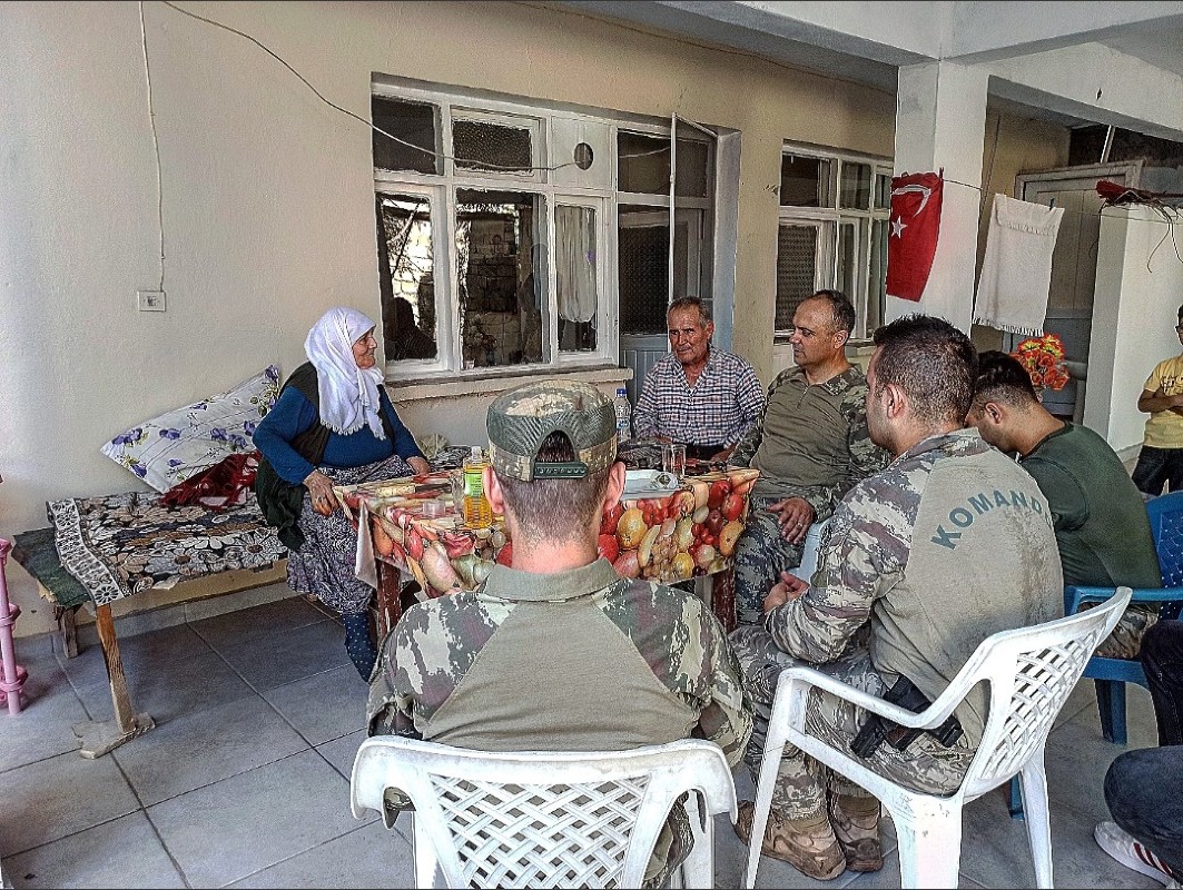 Mehmetçik Meryem nineyi unutmadı