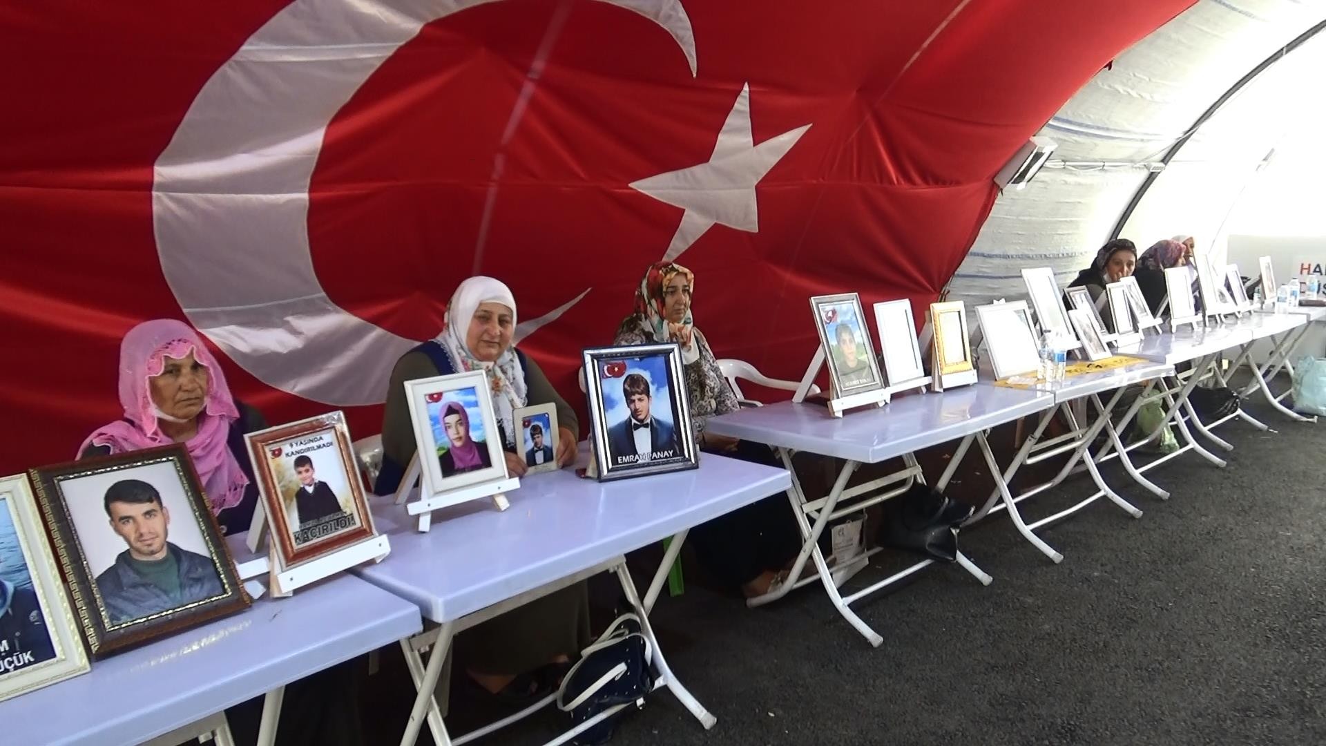 Evlat nöbetindeki anneden oğluna teslim ol çağrısı