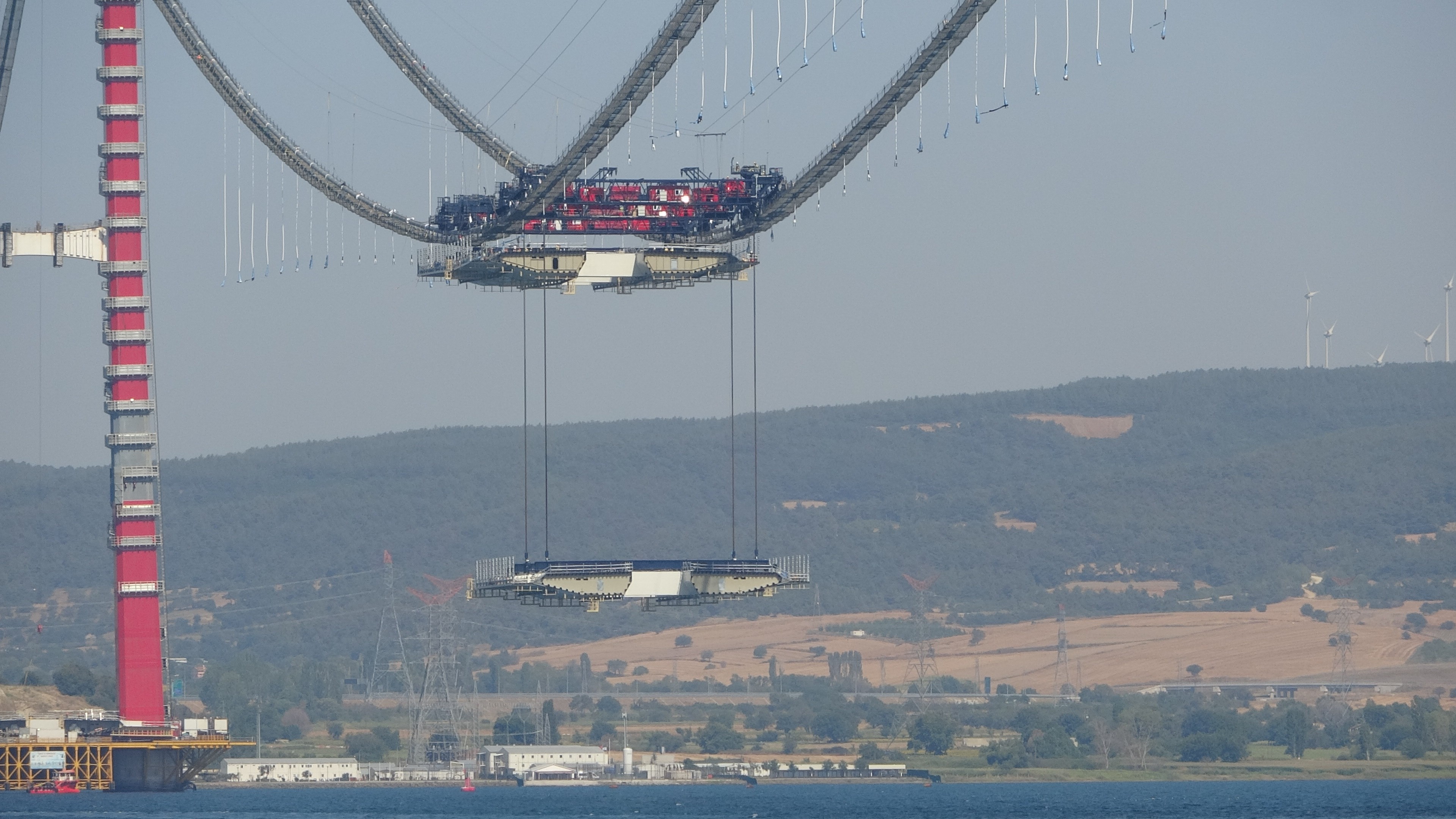 1915 Çanakkale Köprüsü’nün 3’üncü mega blok tabliye montajı başladı