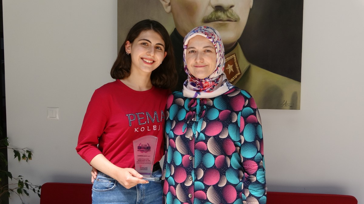 YKS'de AYT eşit ağırlık Türkiye birincisi olan Melike başarısının sırrını anlattı