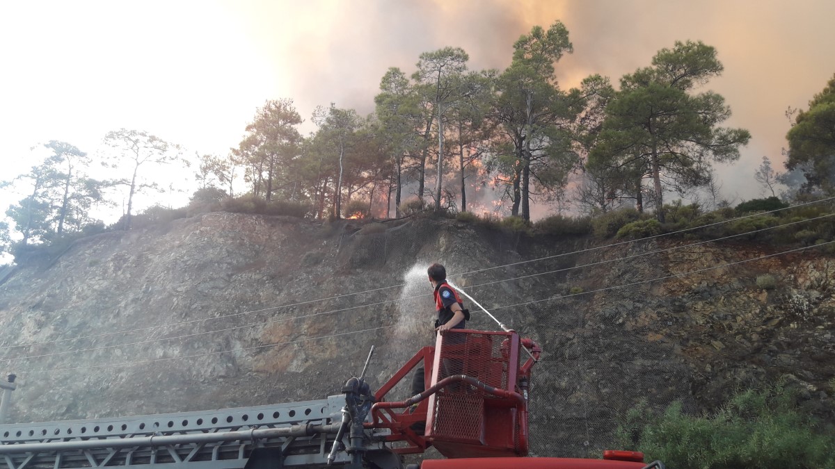 Marmaris-İçmeler karayolu trafiğe kapatıldı