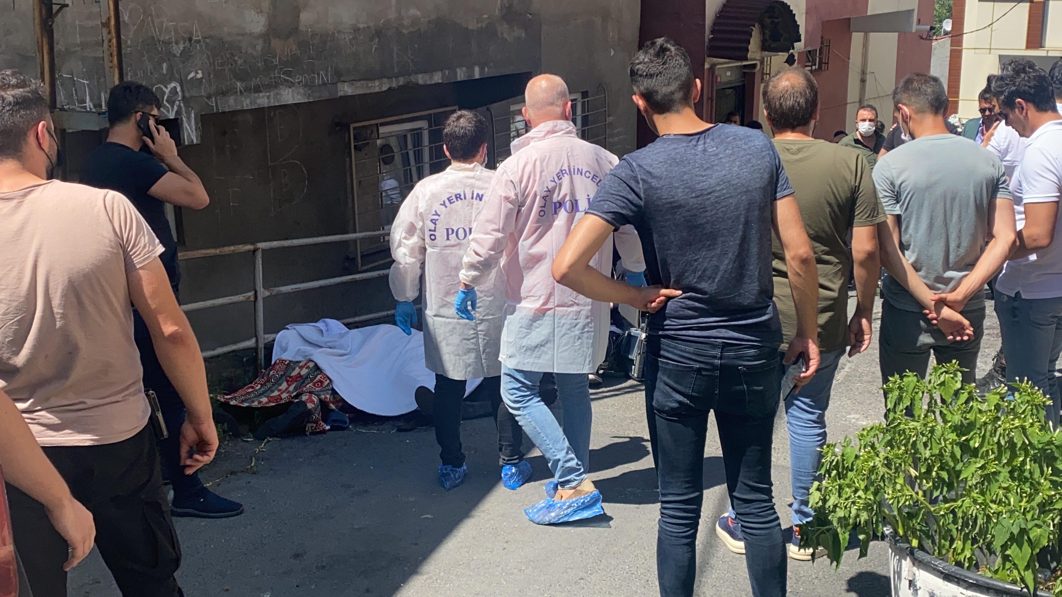 Beyoğlu'nda boşanma öncesi dünürler tartıştı: 3 ölü 1 yaralı