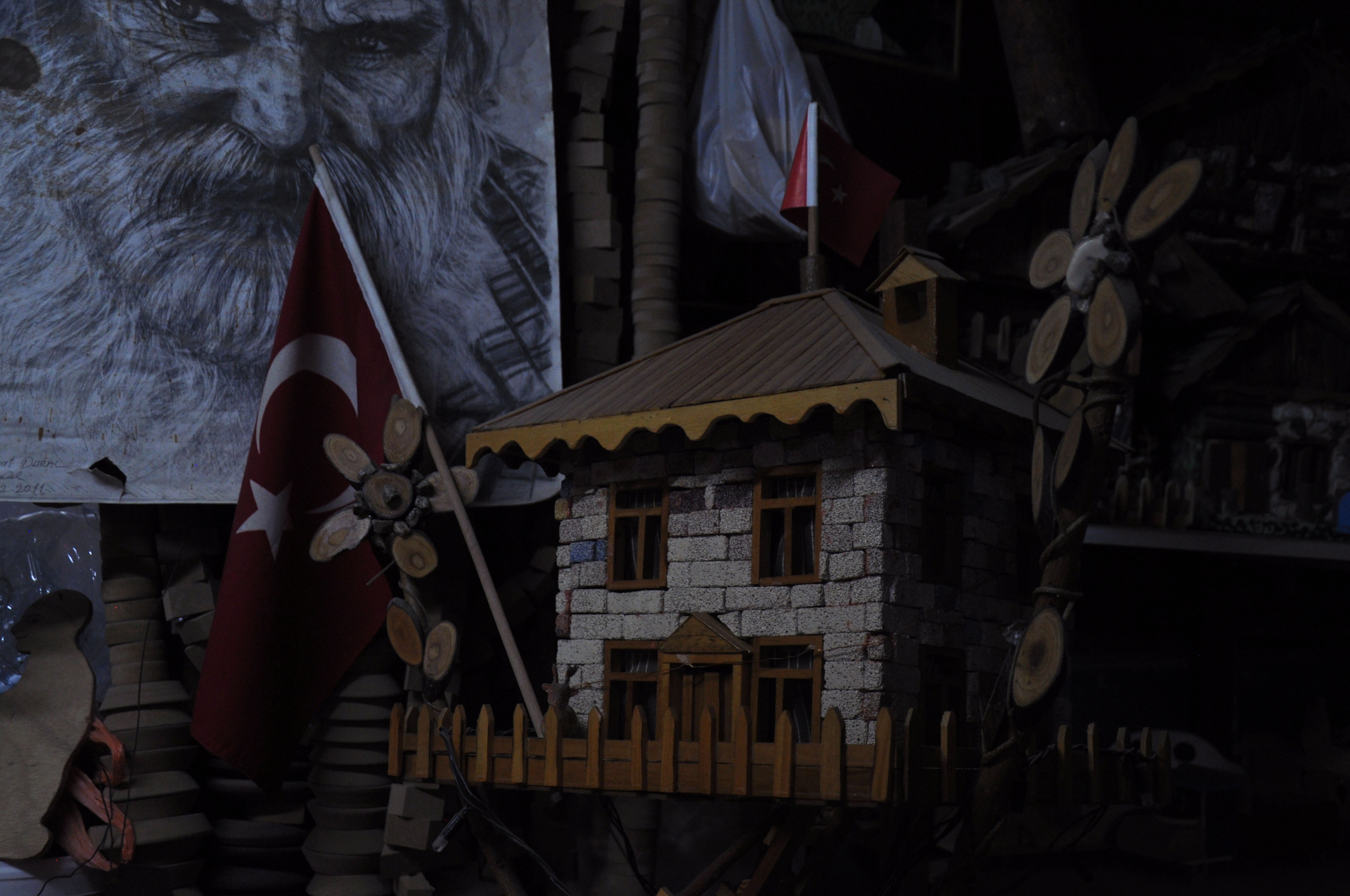 Atık ahşaplardan dönüştürdüğü oyuncaklarıyla ‘Ahşap Dostu’ öğretmen