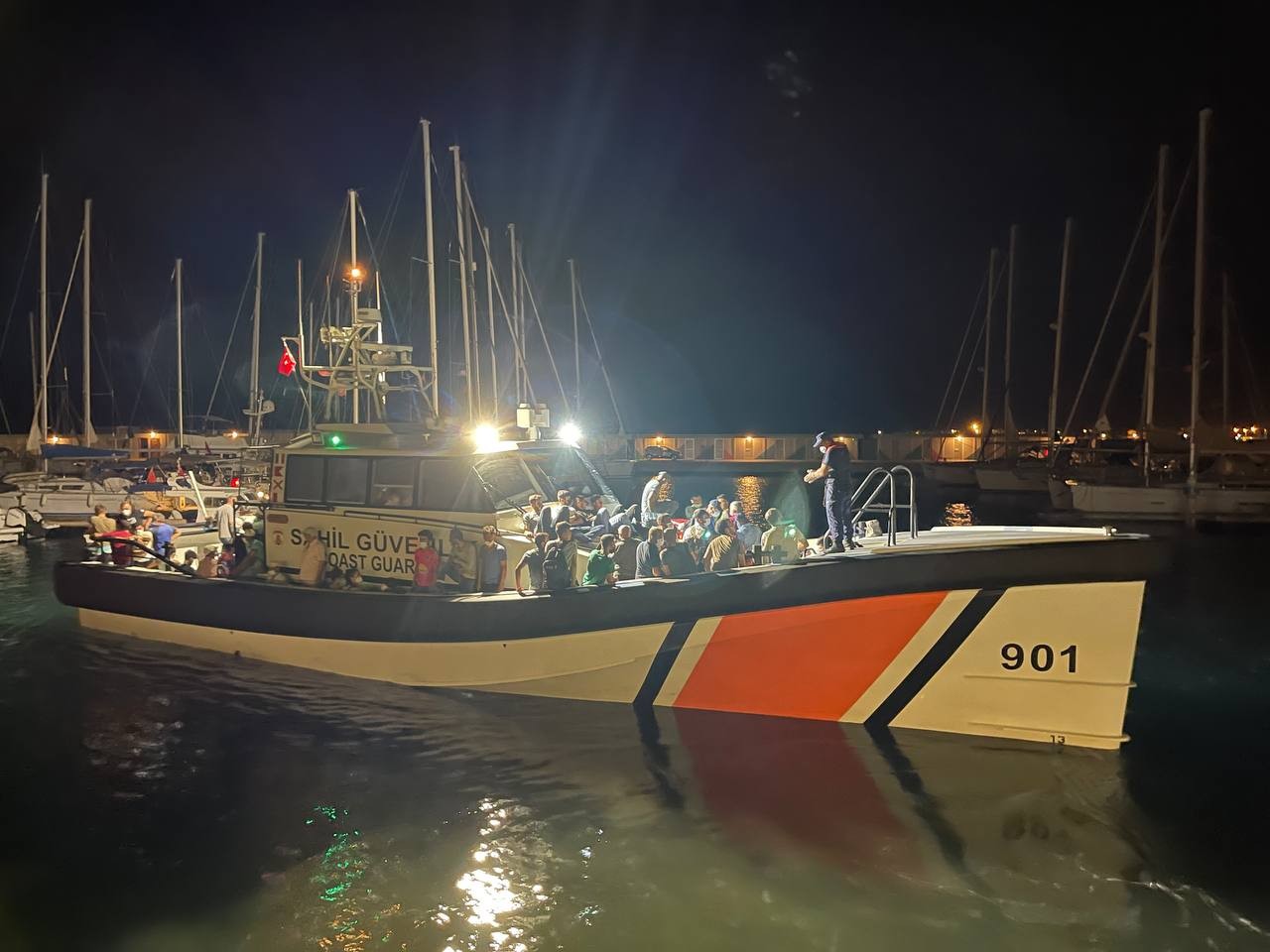 Termik santral çevresindeki yerleşim yerlerinde yaşayanlar kara ve deniz yolu ile tahliye edildi