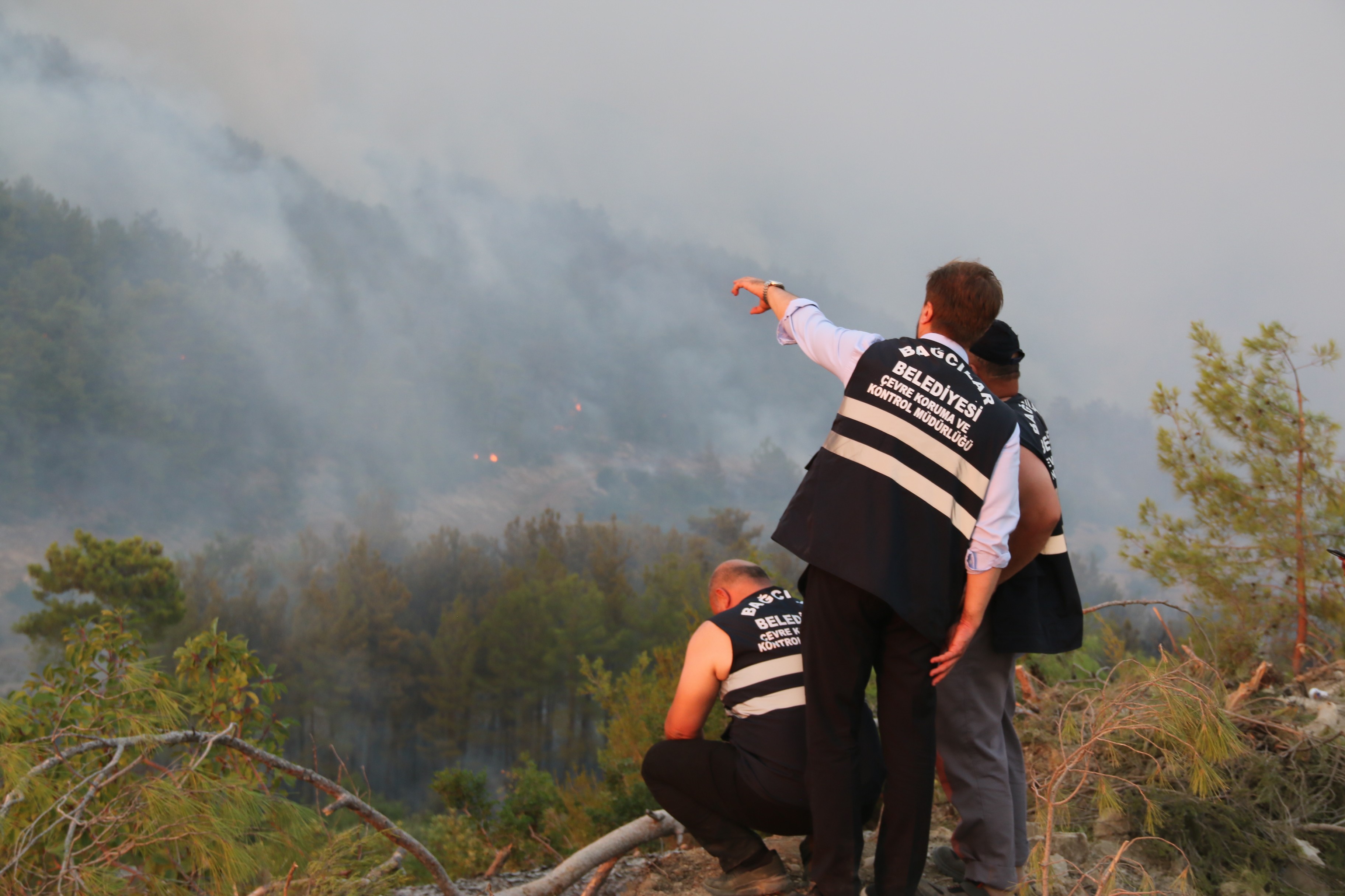 Manavgat'ta alevlerle mücadele sürüyor: Dumanlar gökyüzünü kapladı
