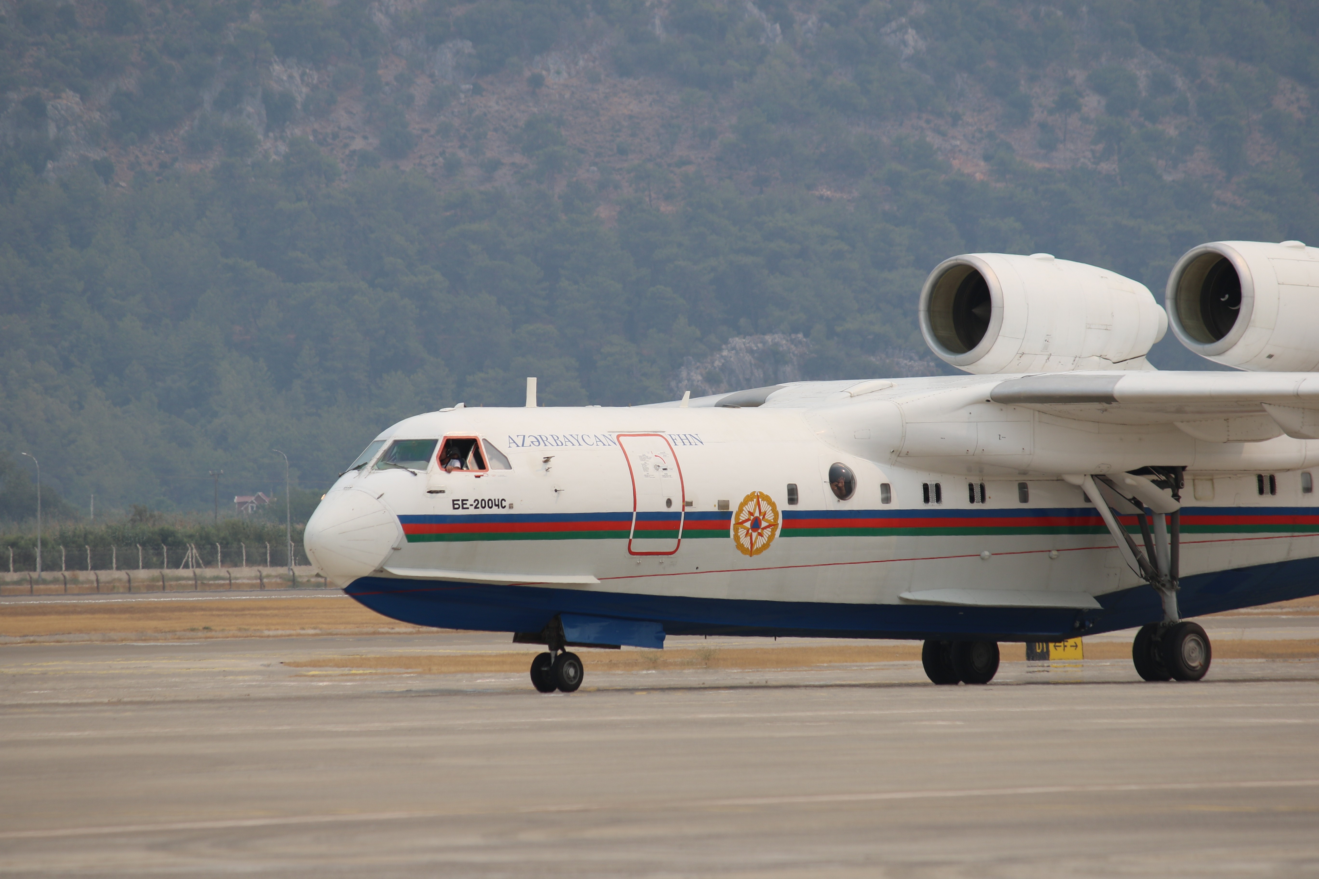Azerbaycan'dan gelen amfibi yangın söndürme uçağı çalışmalara başladı