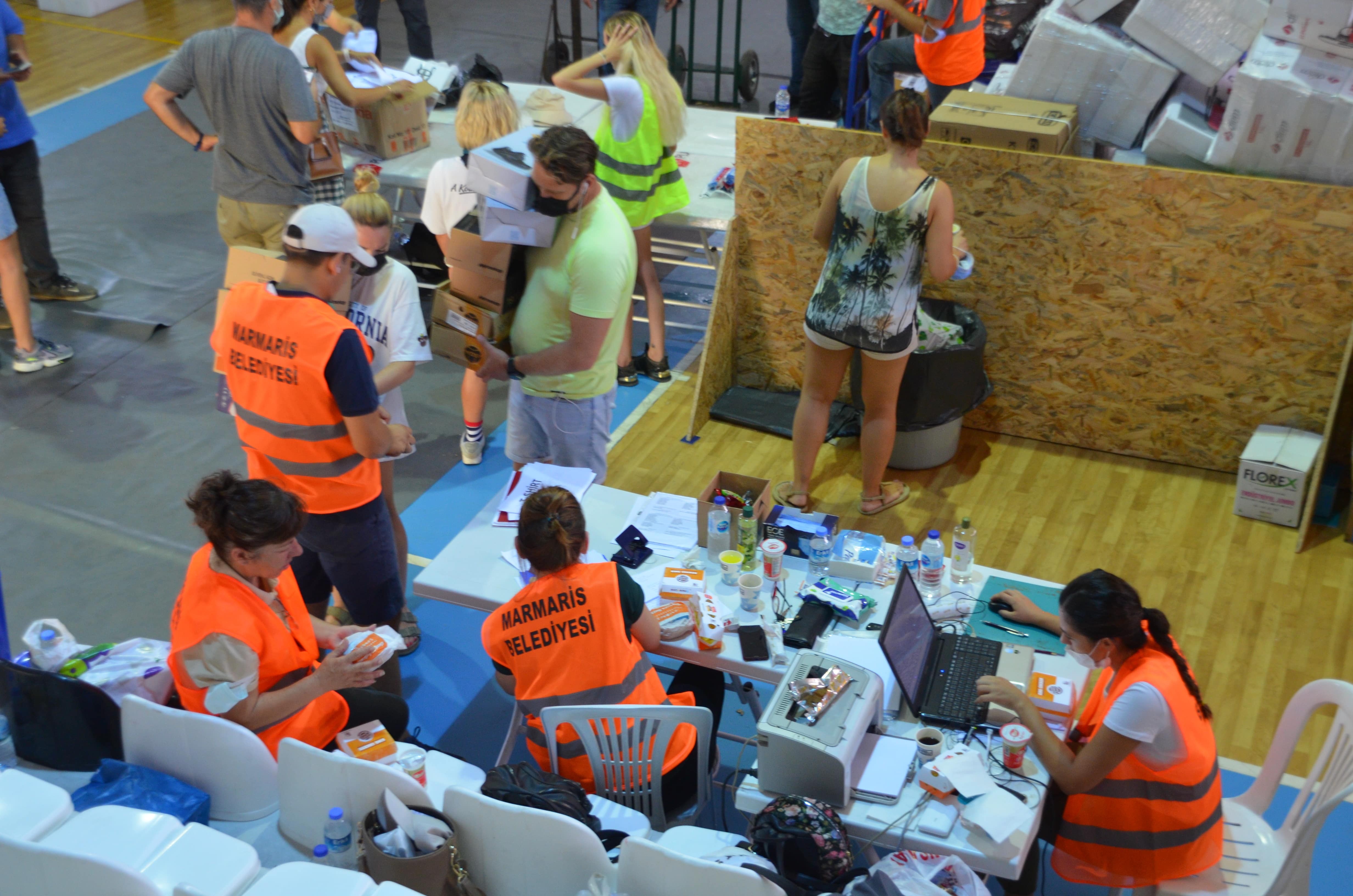 Marmaris’te yardım toplama merkezleri kuruldu