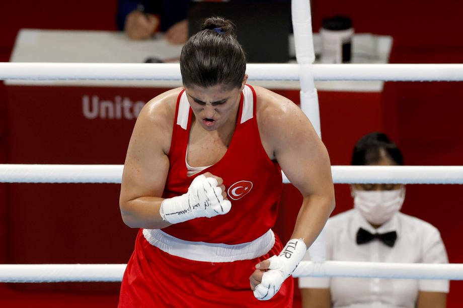 Busenaz Sürmeneli olimpiyat şampiyonu!