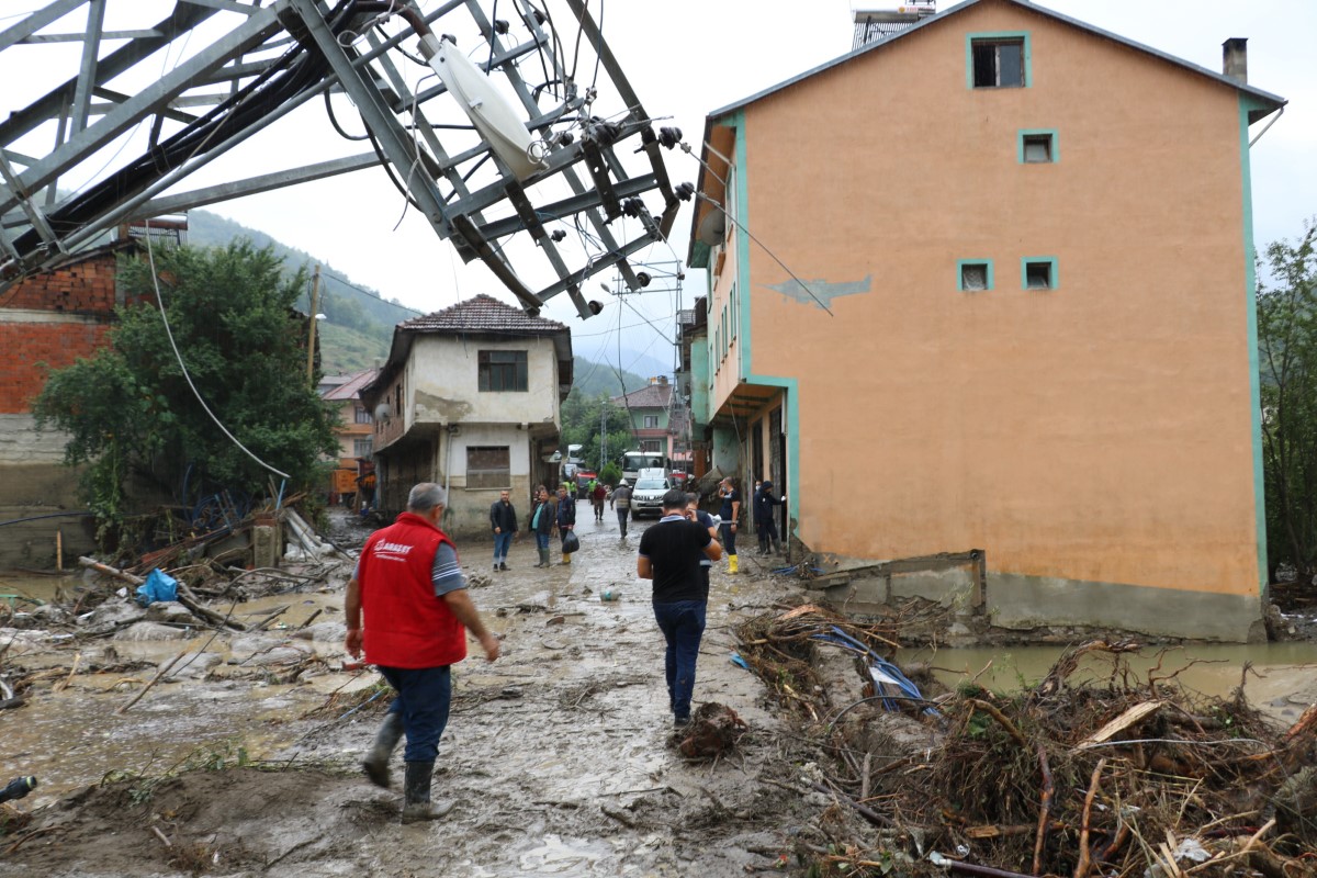 Selin vurduğu Zafer köyünde yaralar sarılıyor