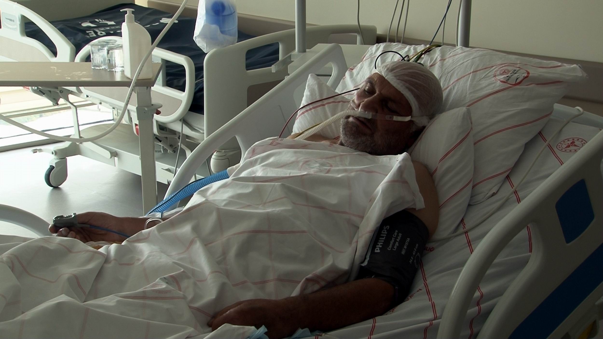 Yoğun bakımda korona virüs tedavisi gören hastadan ‘aşı’ uyarısı