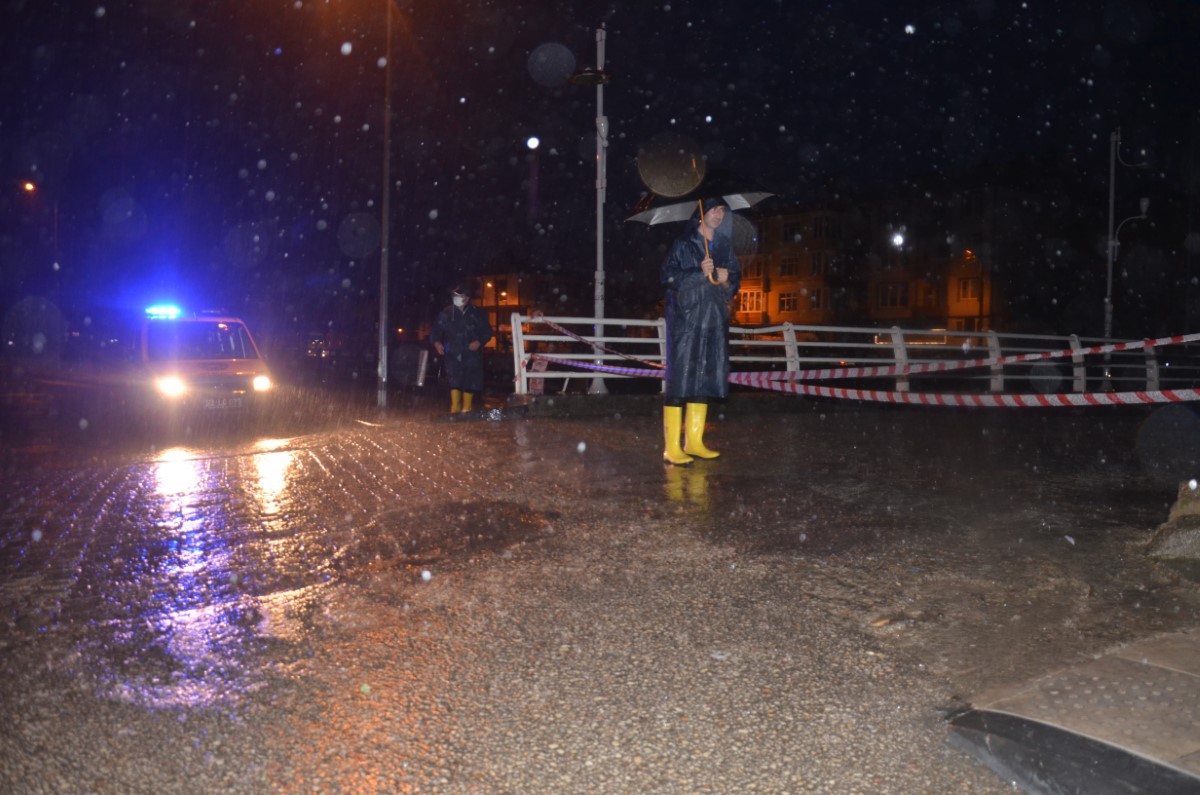 Ünye'yi sel vurdu: Birçok evi su bastı