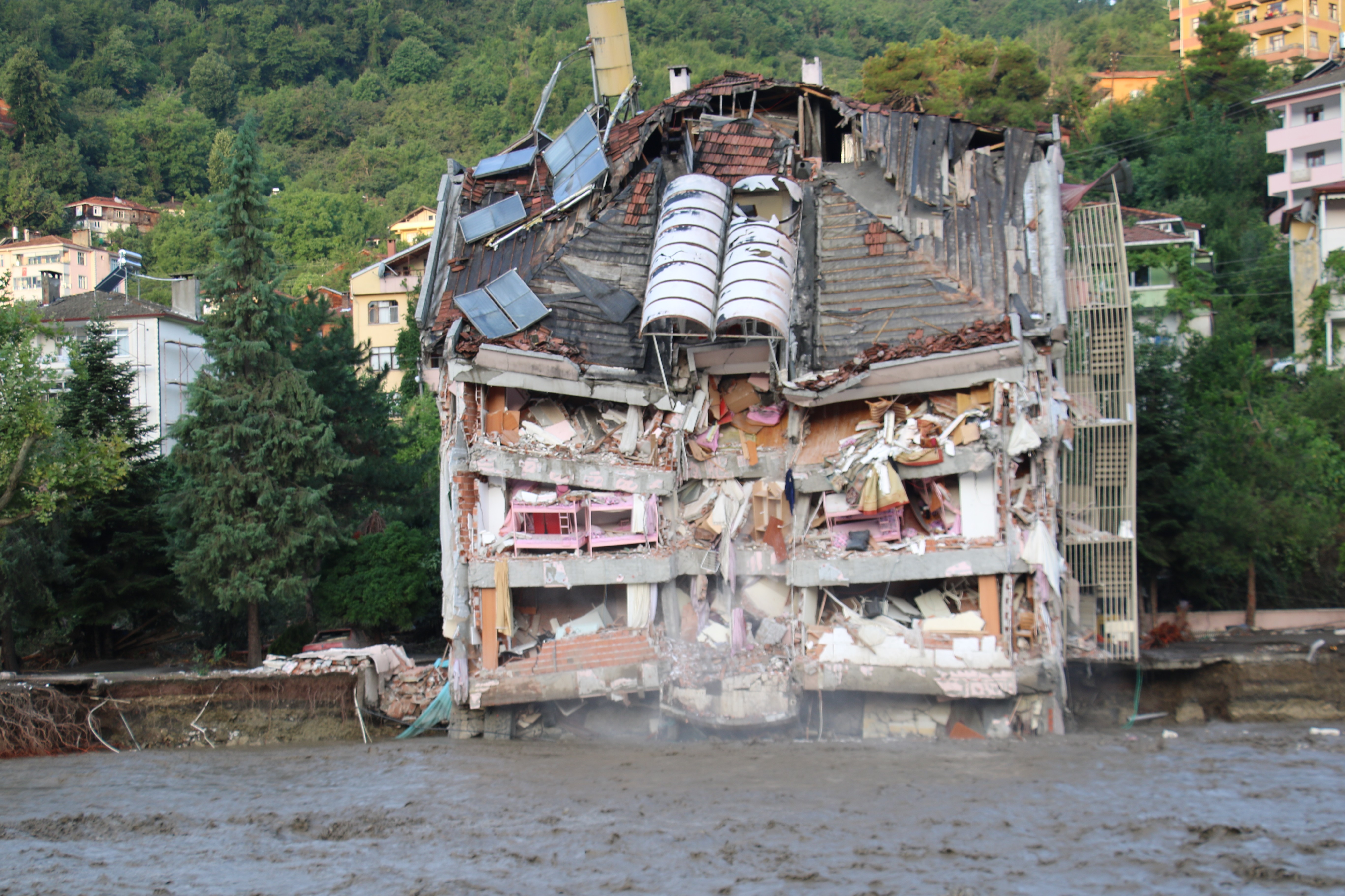 Sel felaketinin mağdurları dün geceyi unutamıyor