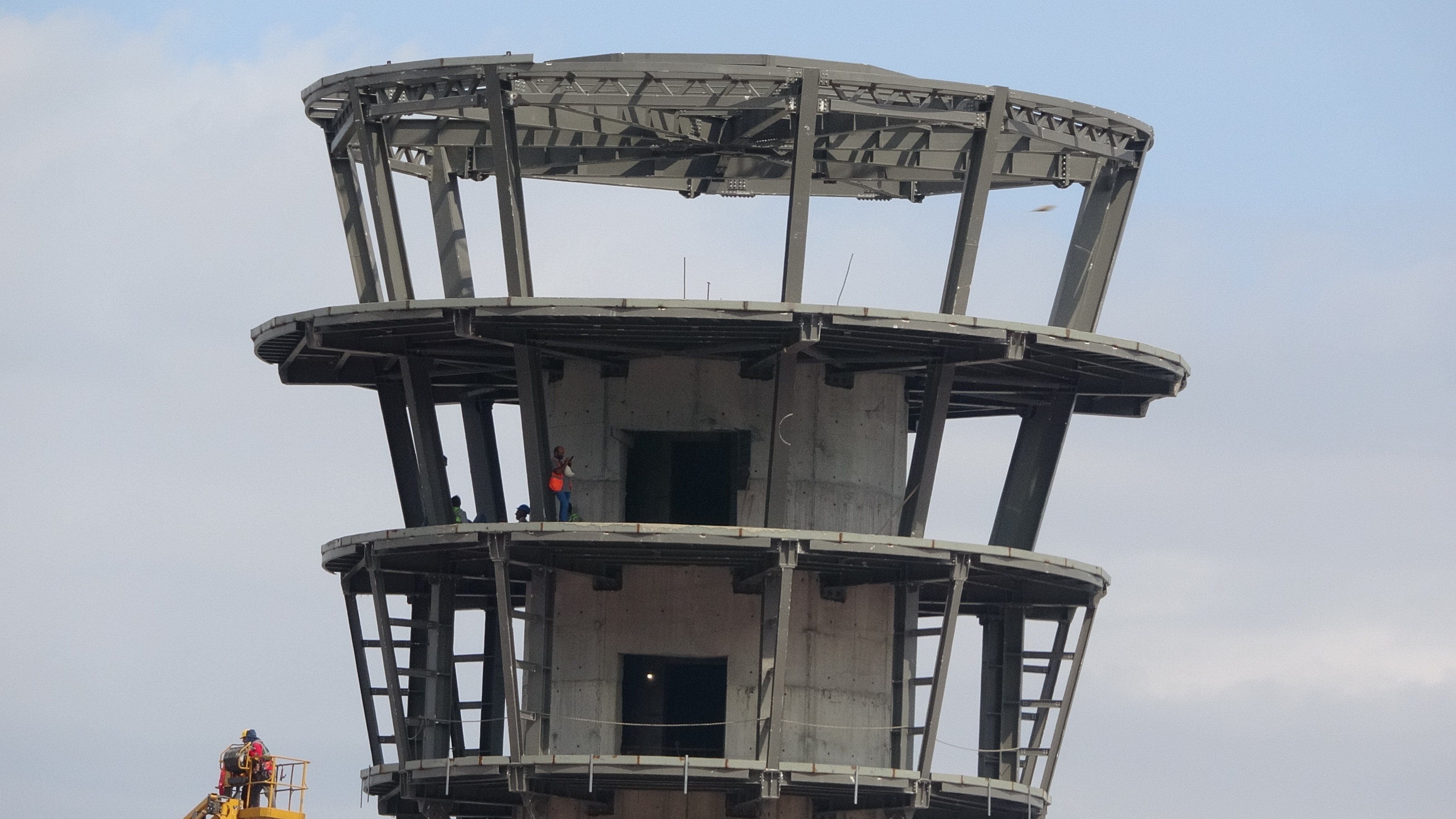 Rize-Artvin Havalimanı'nın çay bardağı şeklinde inşa edilen uçuş kulesi şekillenme başladı