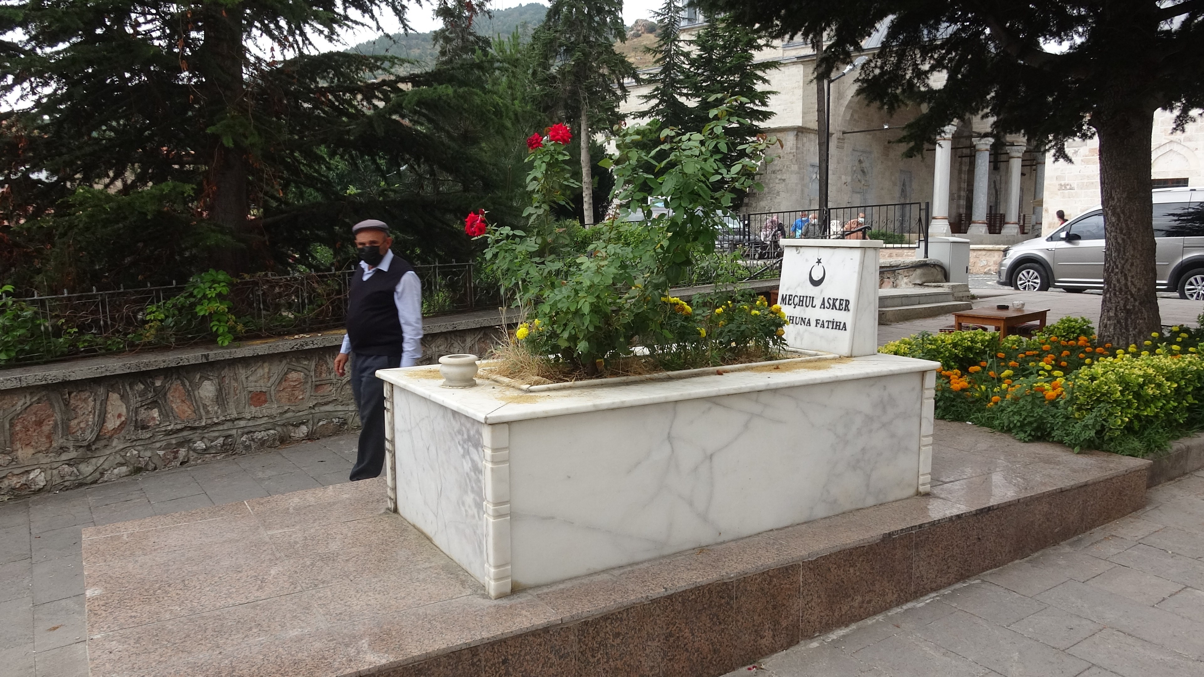 Kent merkezindeki 'Meçhul Asker’ mezarı dikkat çekiyor