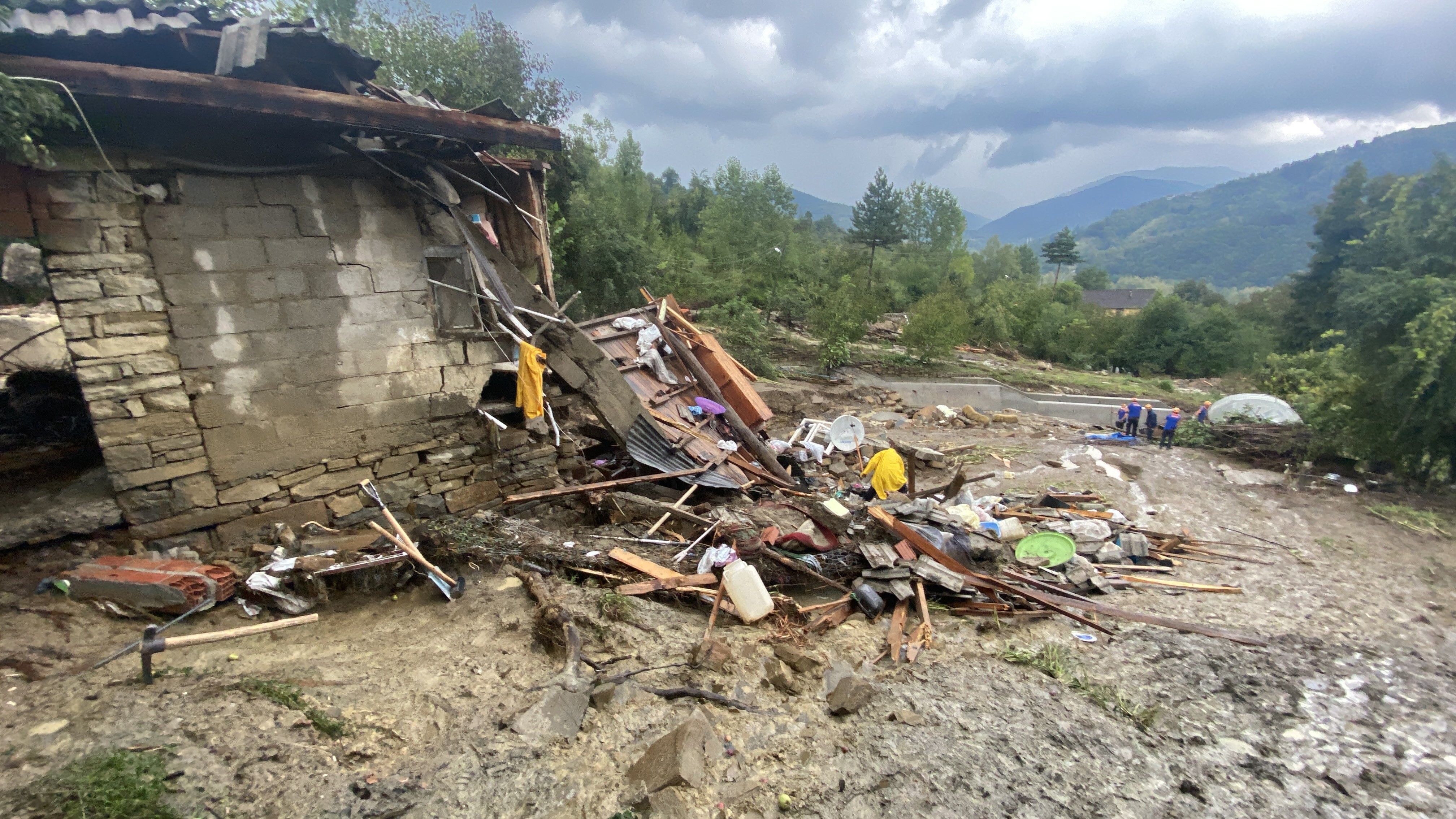 Selde evi yıkıldı, annesi kayboldu, dehşet anlarını böyle anlattı