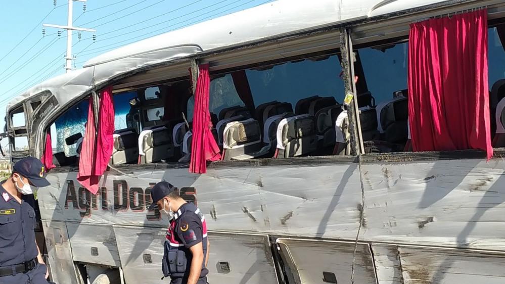 Uşak'ta otobüs şarampole yuvarlandı: 30'dan fazla yaralı