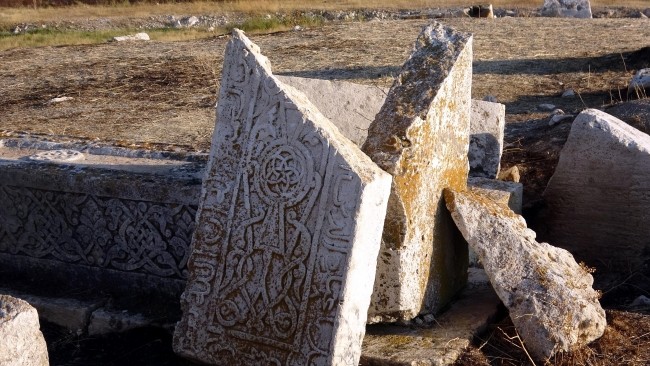 Karakoyunlu ve Selçuklu Mezarlığı 24 saat korunuyor