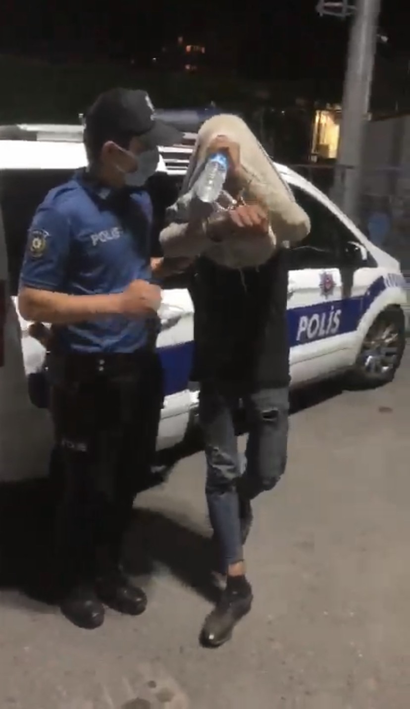 İstanbul metrosunda intihar ihbarına giden polis hırsızı suçüstü yakaladı