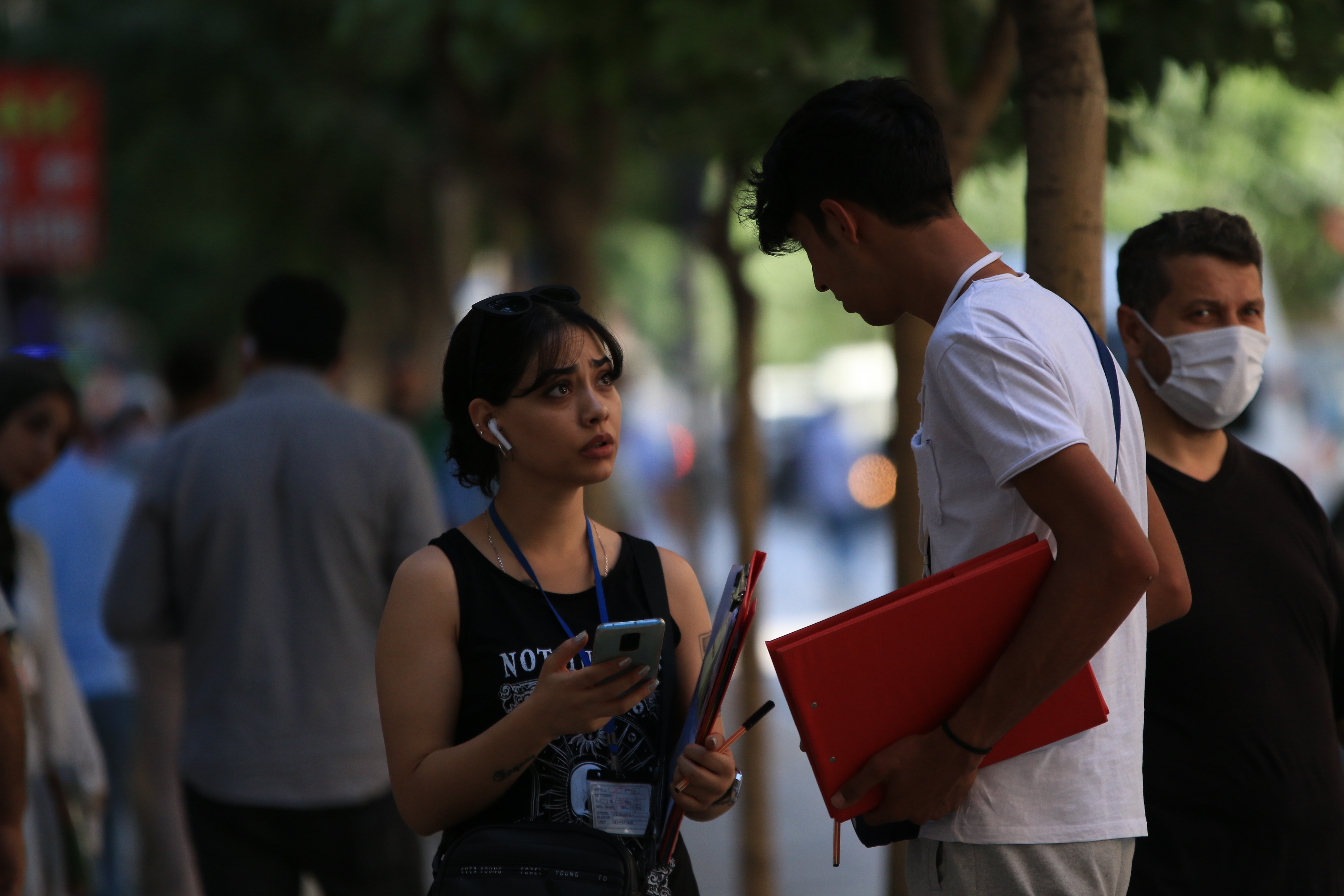 Vakaların arttığı, maskelerin çene altına indiği Elazığ'da HES uygulamasında kızardı