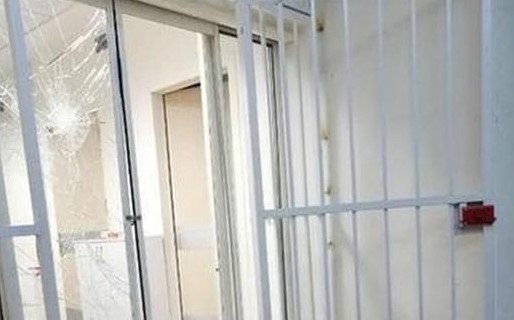 Diş ağrısına ambulans istedi, gelmeyince 112 istasyonunu ve ambulansı taşladı