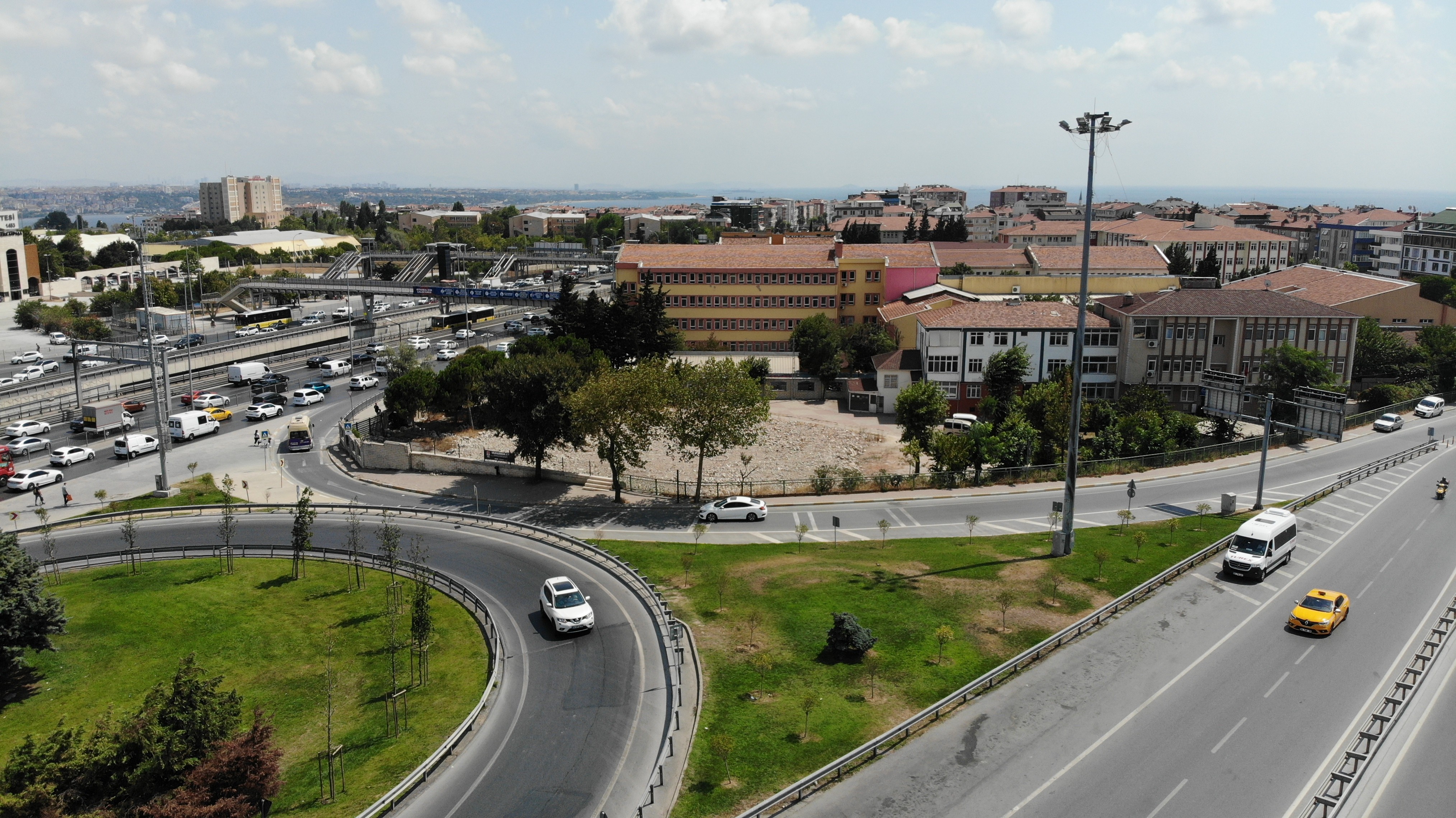 Depremin ardından 2 yıl geçti, caminin yerinde yeller esiyor