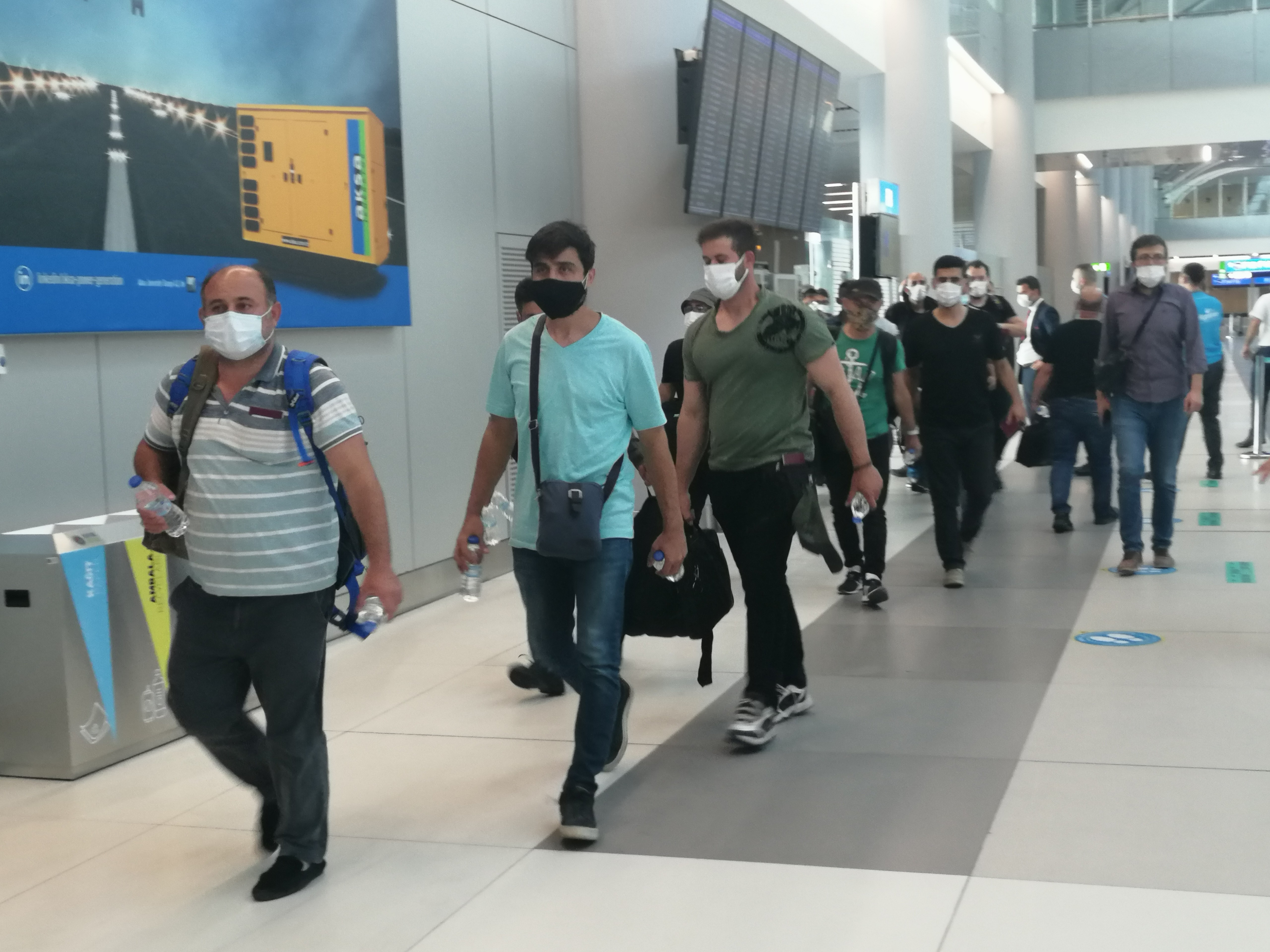 Afganistan’daki Türkler tahliye uçağıyla yurda getirildi