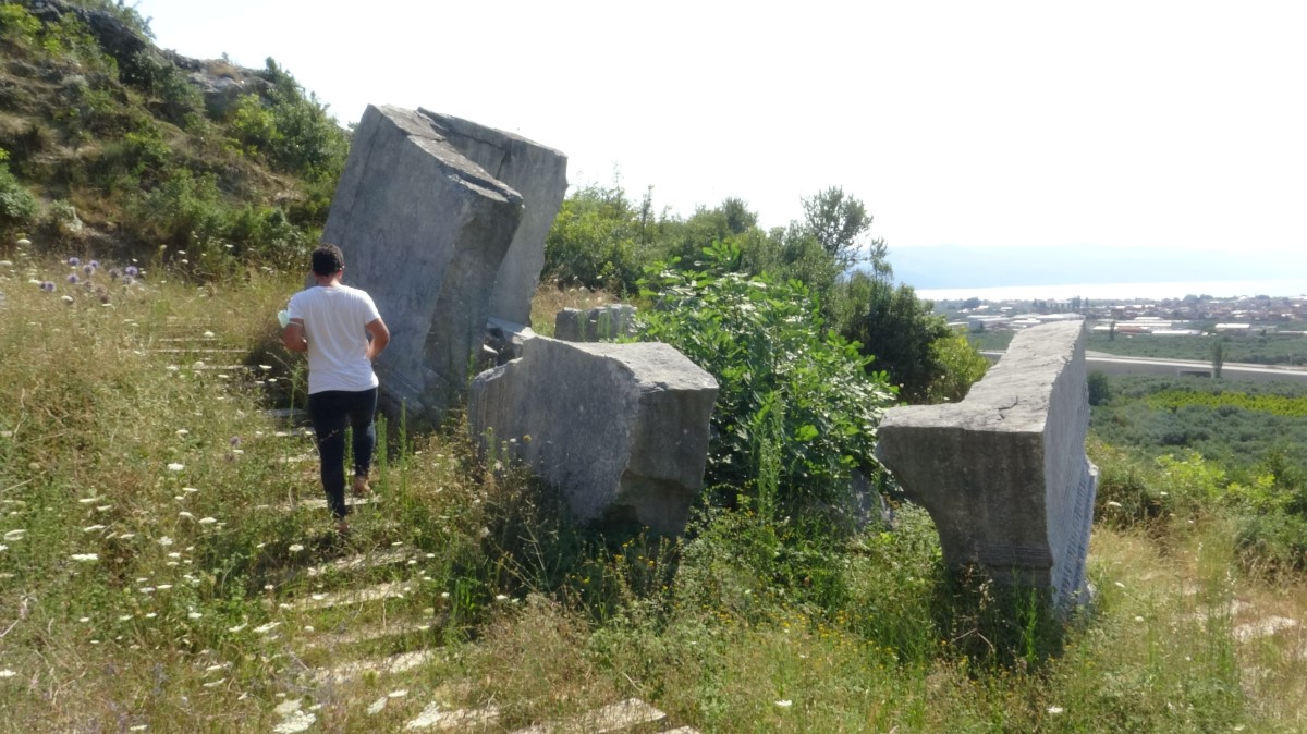 Kral mezarı turizme kazandırılmayı bekliyor