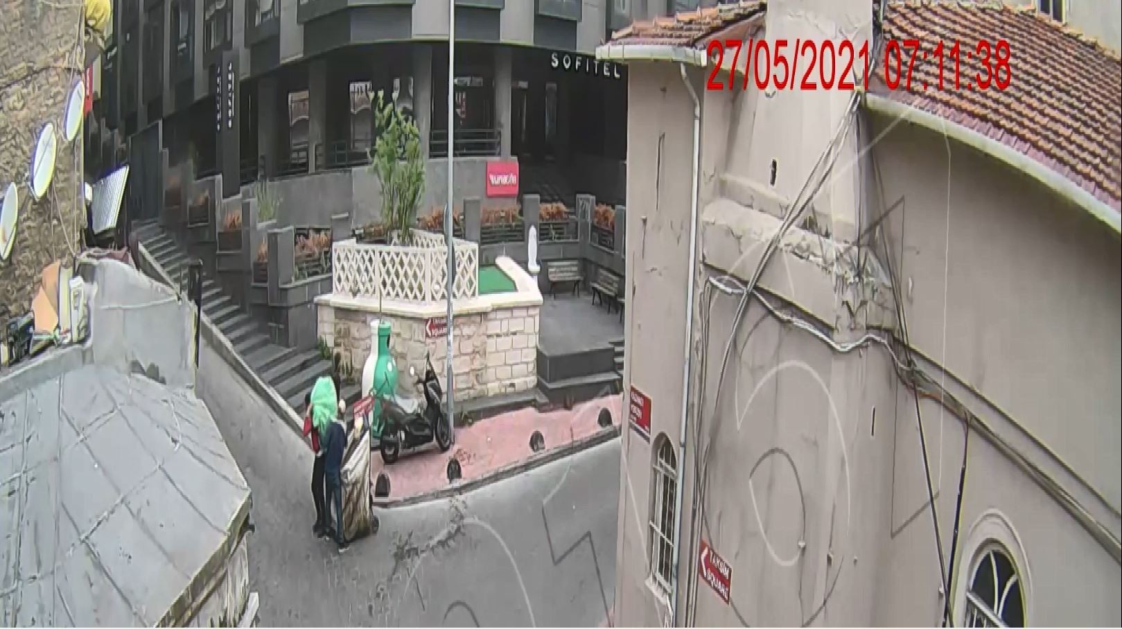 Taksim’de akılalmaz olay: Tarihi şamdanı çalıp hurda fiyatına sattı