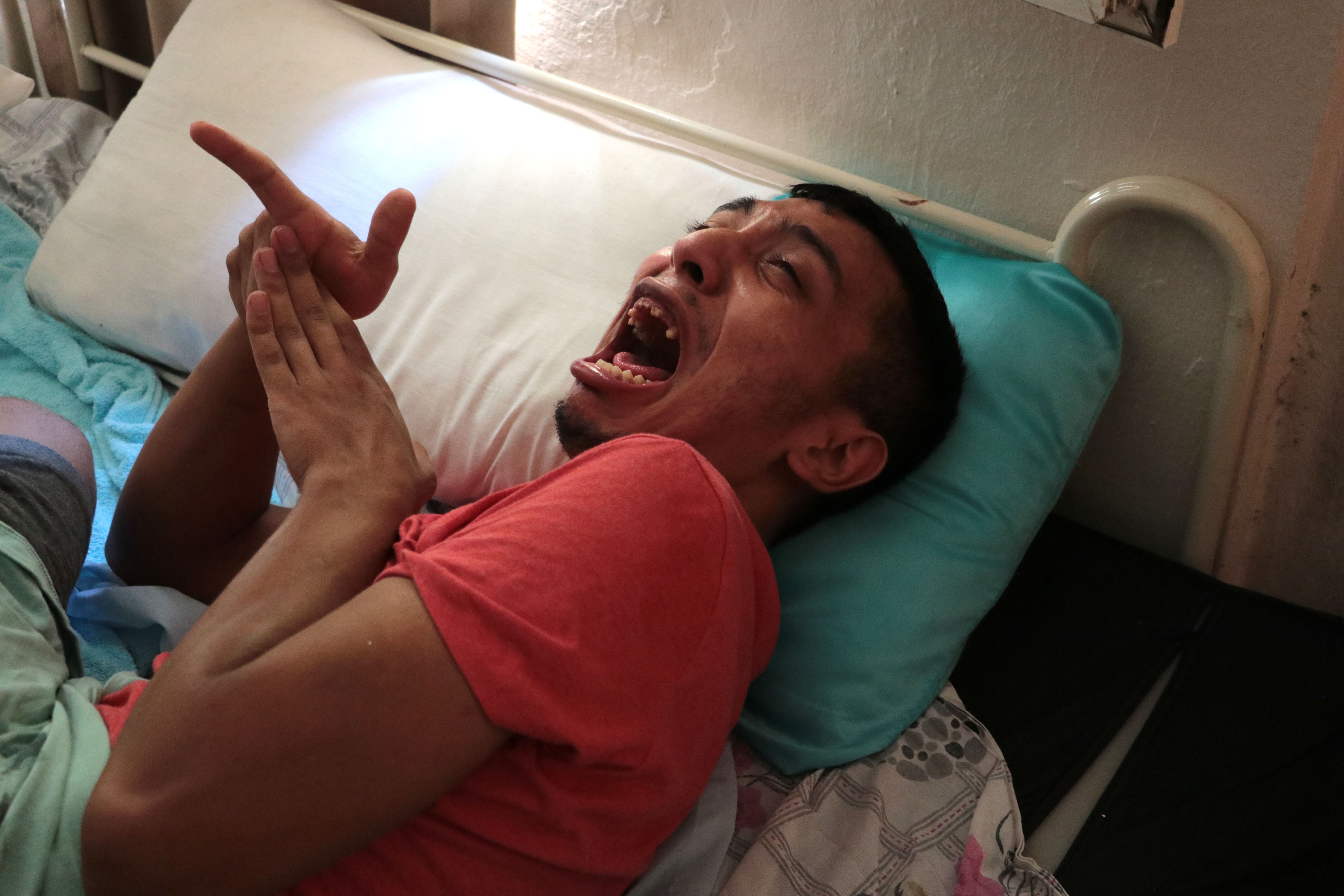 Spor salonunda içtiği protein tozu 19 yaşındaki genci felç etti