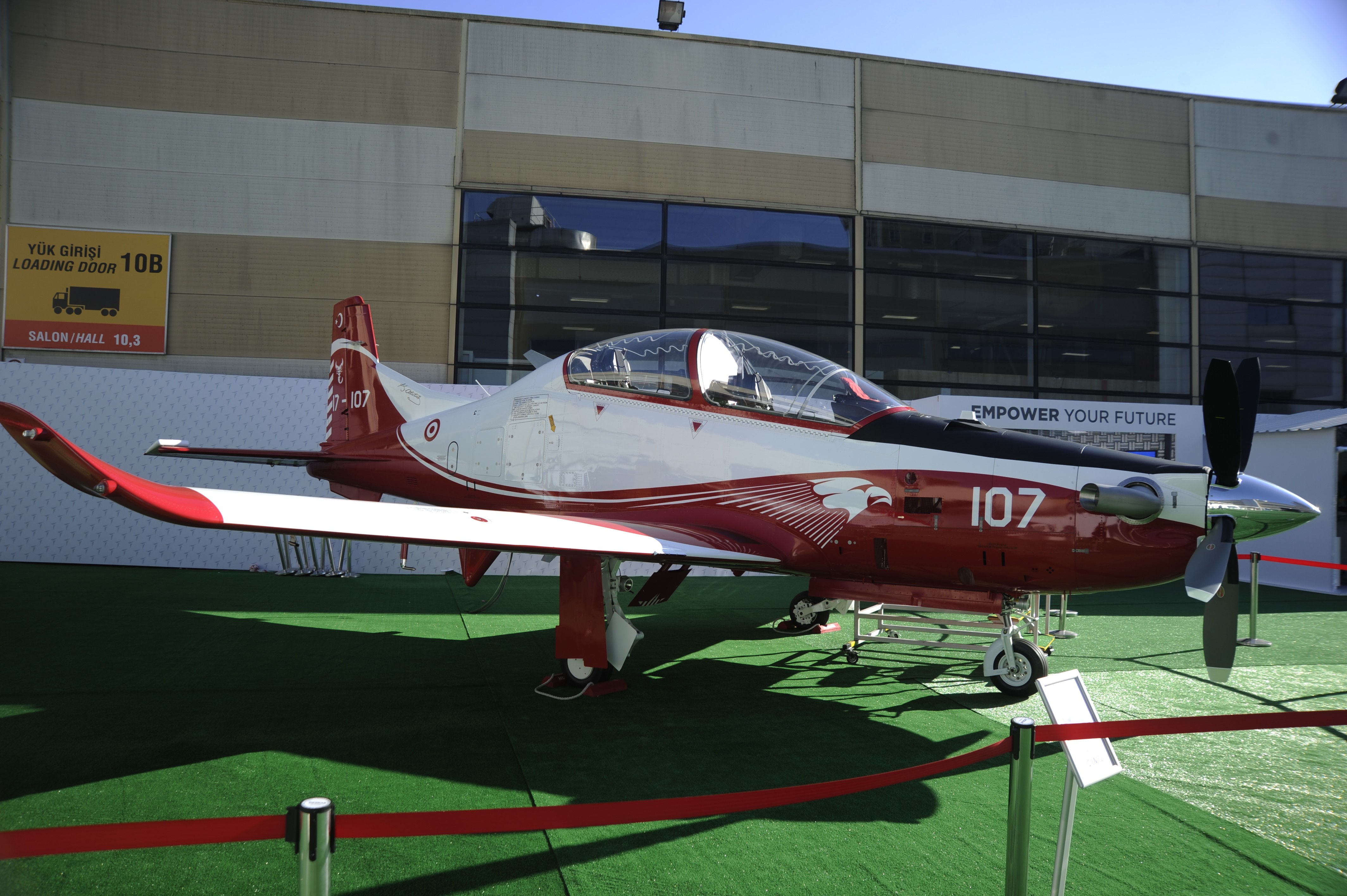 ‘Milli Muharip Uçak’ 15. Savunma Sanayii Fuarı’nda görücüye çıktı