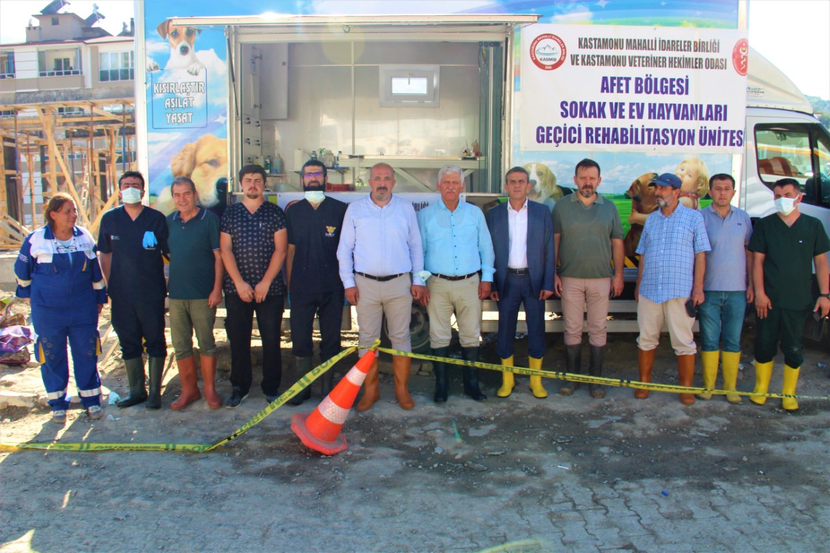 Sel bölgesinde zarar gören dilsiz canlar böyle tedavi ediliyor