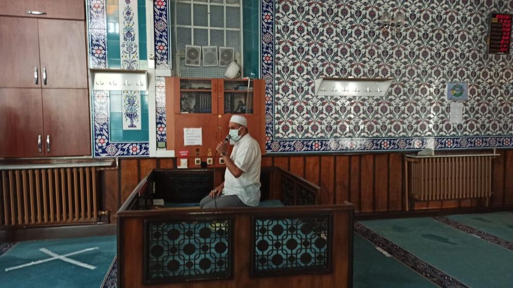 Görevli olduğu camide evinden çok zaman geçiriyor