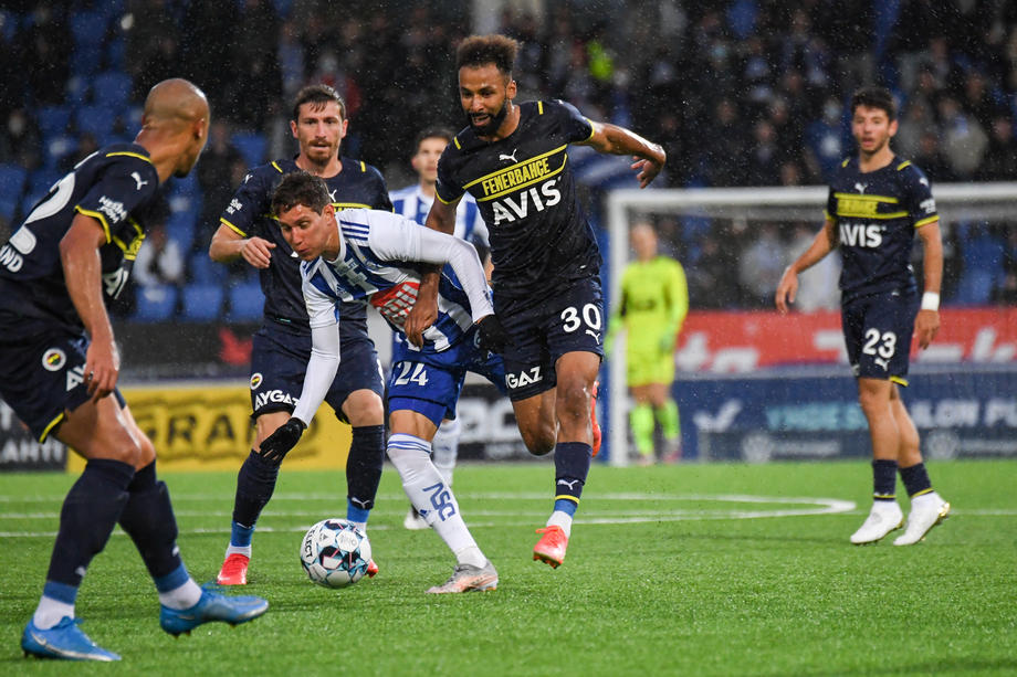 Fenerbahçe Finlandiya'da güle oynaya turladı