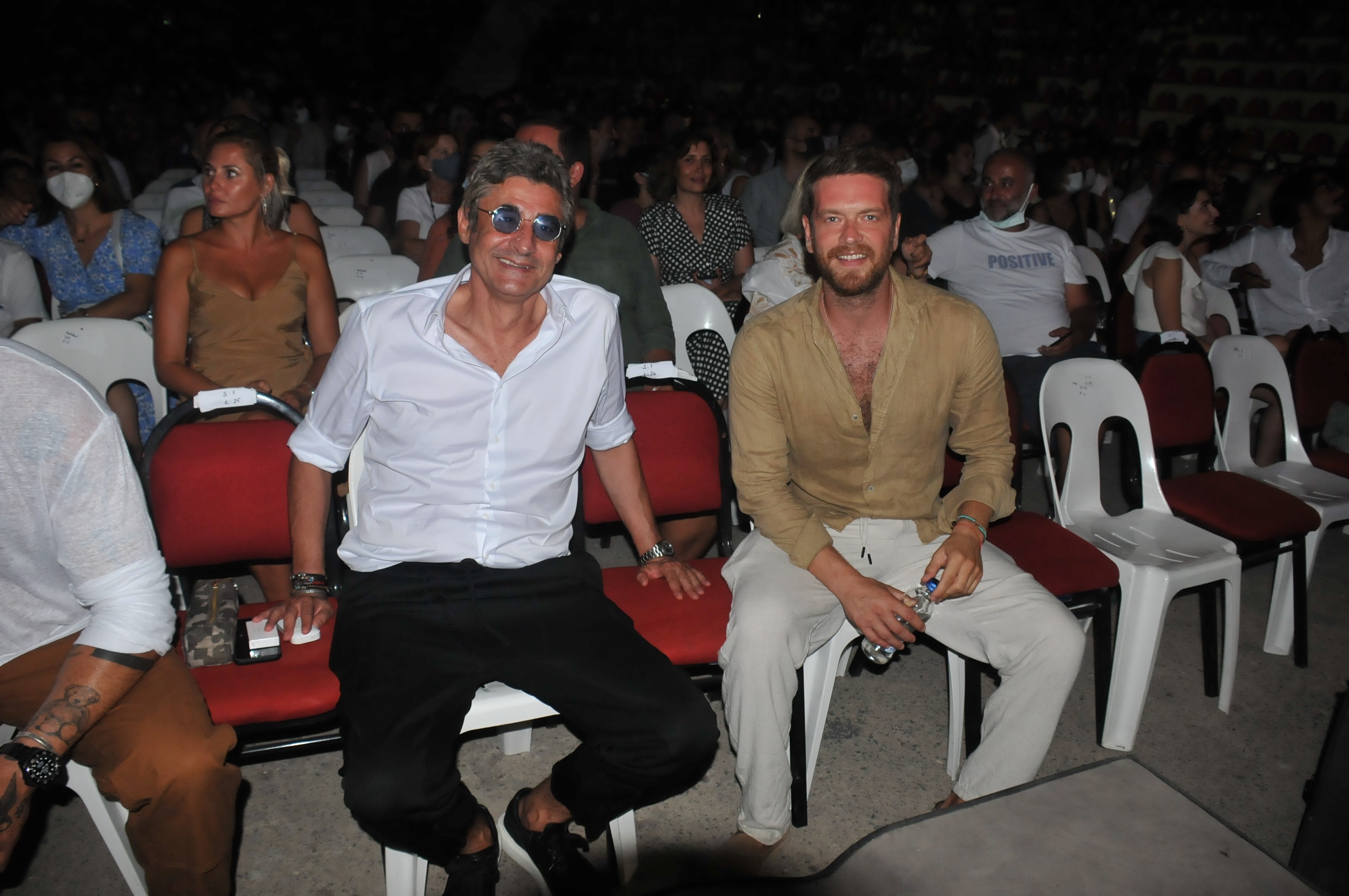 Kenan Doğulu Çeşme'de unutulmaz bir konser verdi