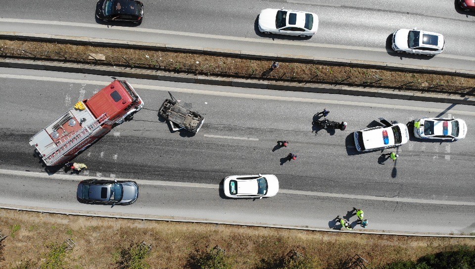 Kartal’da aşırı hızlı giden otomobil takla attı: 1 yaralı