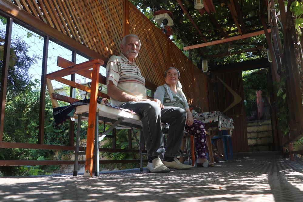 Evine 43 yıldır kendi yaptığı köprüden ulaşıyor